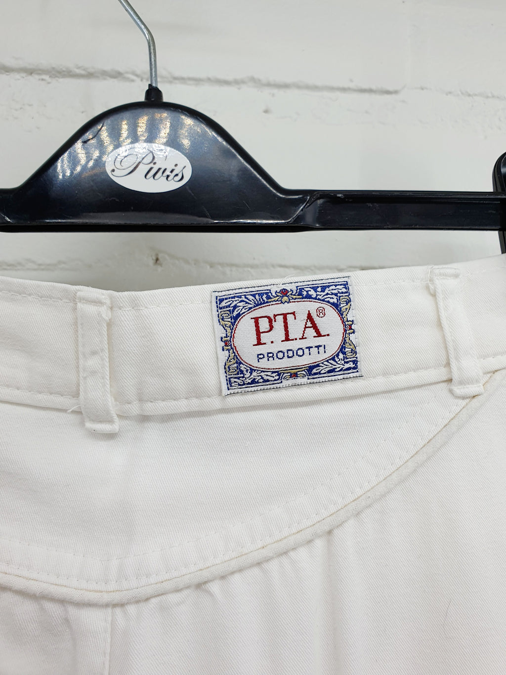 PTA, valkoiset vintage puuvillahousut 90-luvulta, korkea vyötärö, kuva logosta