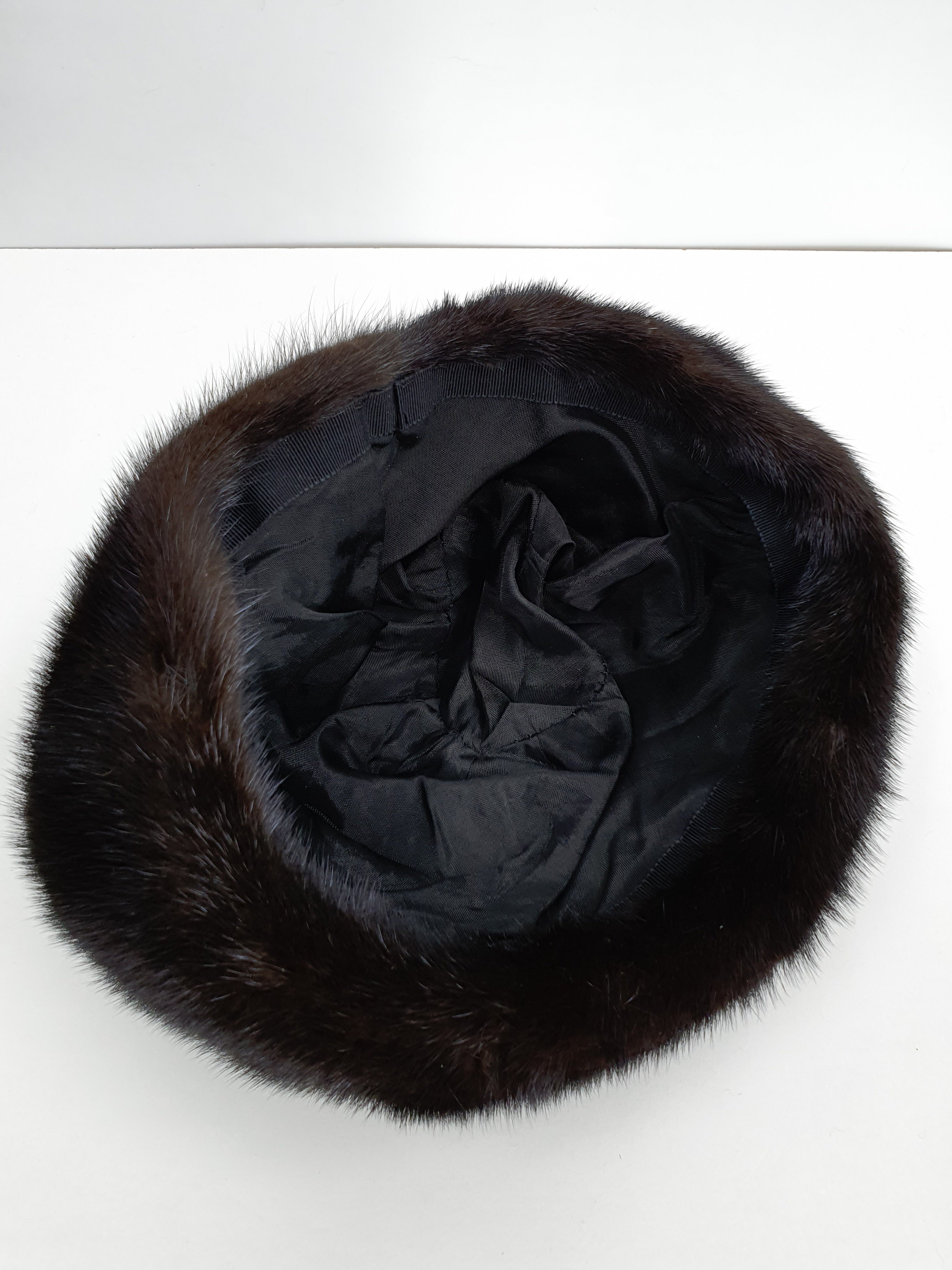 Dark genuine fur hat with velvet rosette, from the 80s, 58cm