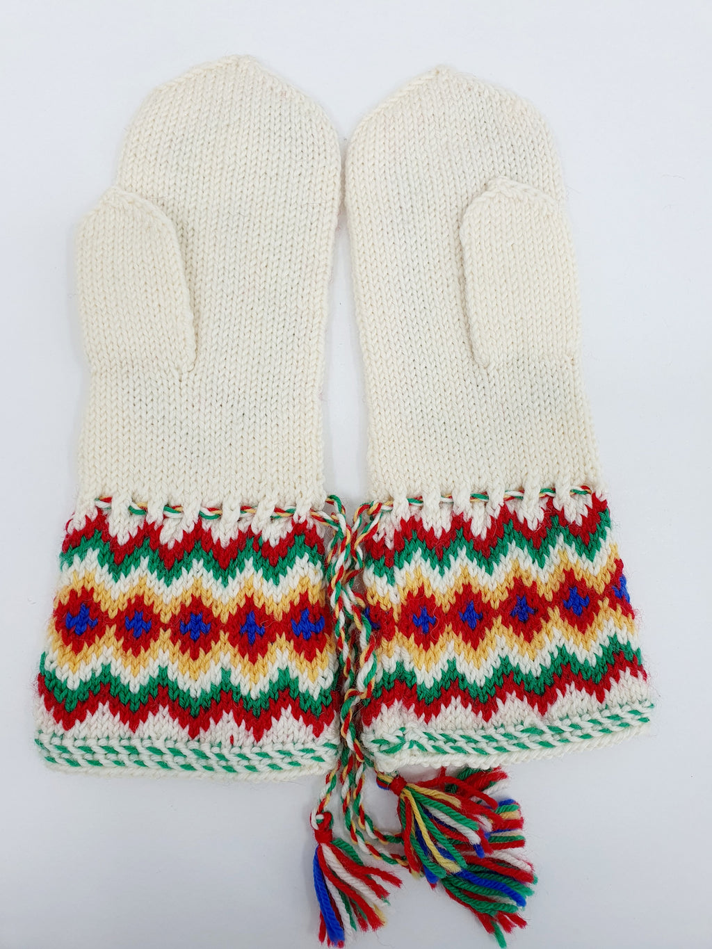 Käsinneulotut villalapaset, kuva sisäpuolelta