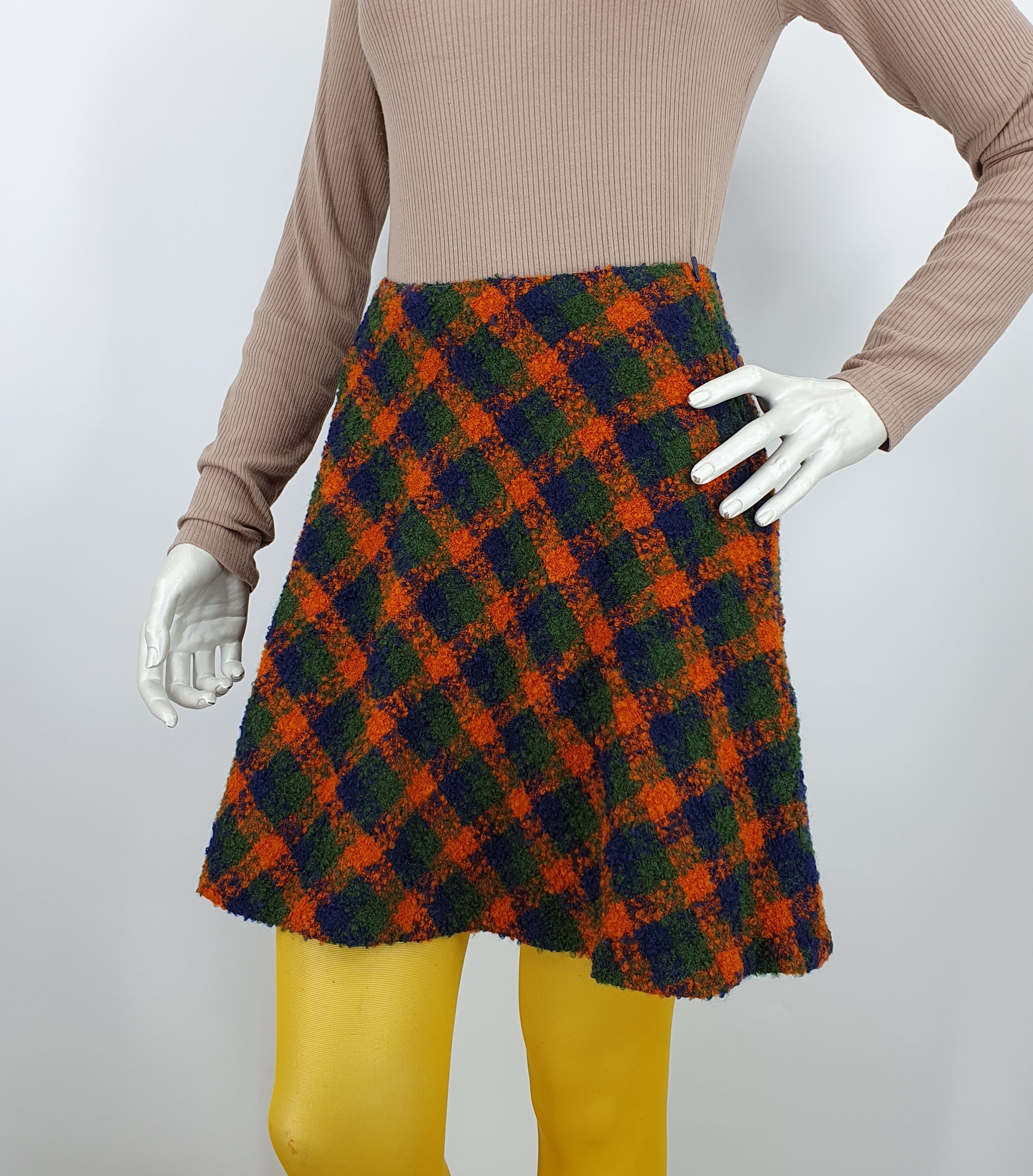 Short A-line wool blend skirt from the 60s, waist 70cm, size 36