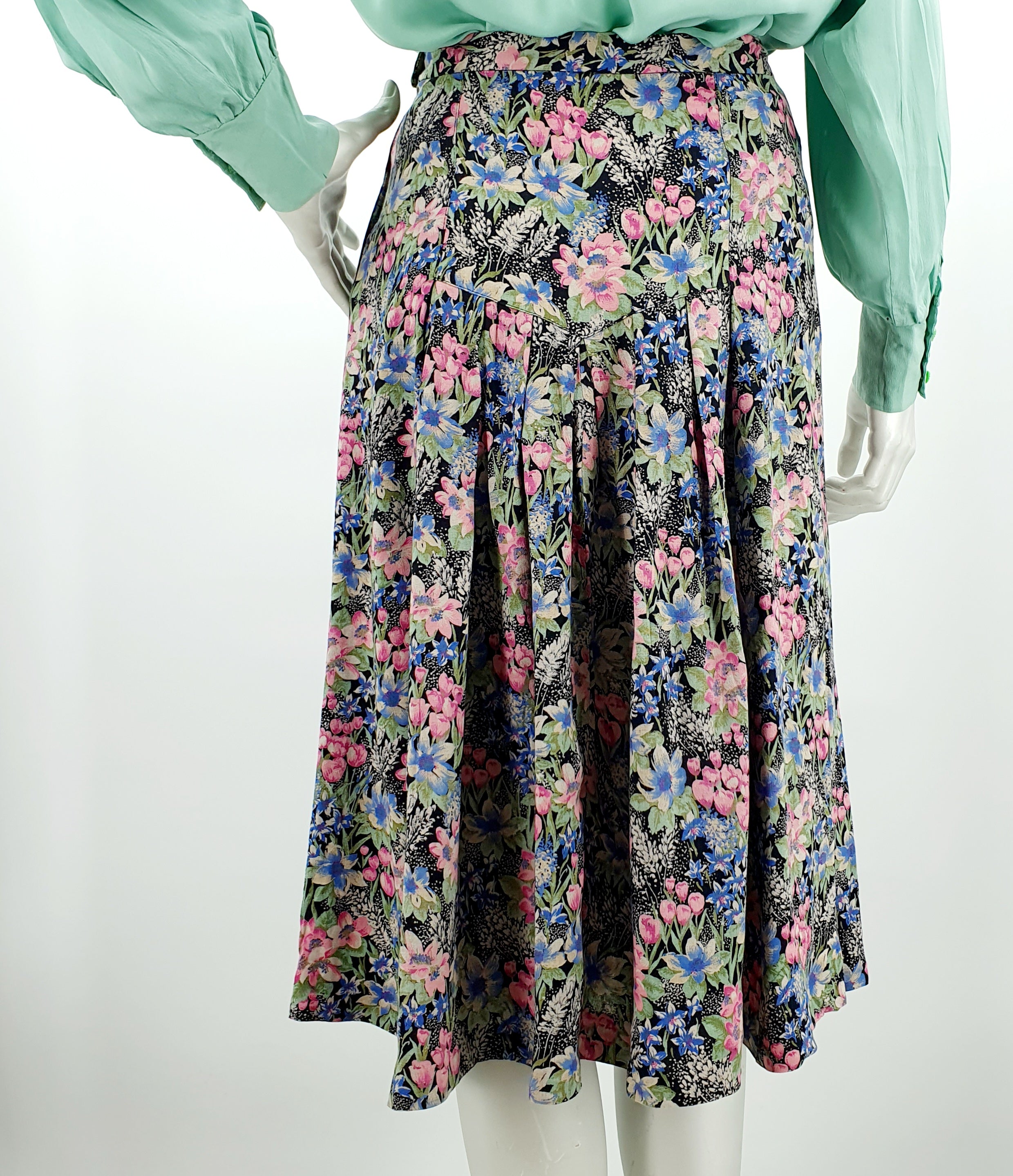 Jil's, black floral patterned skirt from the 80s, waist 70cm, size 36/38