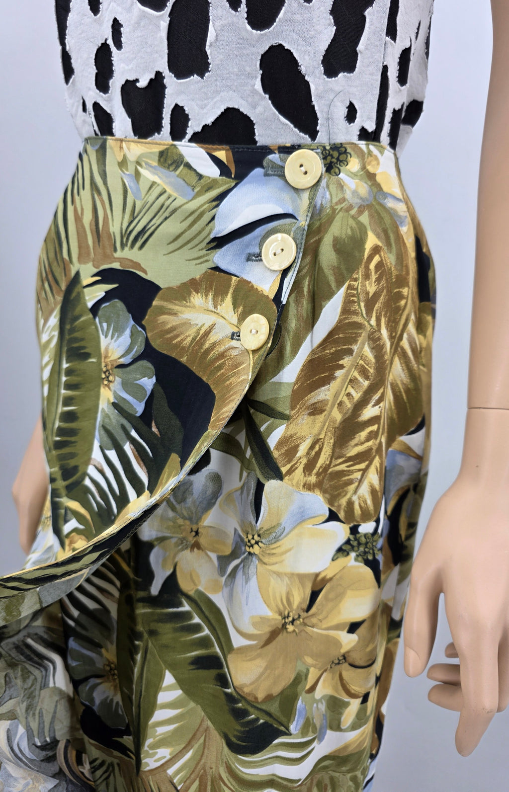KappAhl, leaf pattern wrap skirt from the 2000s, waist 72cm, size 36/38