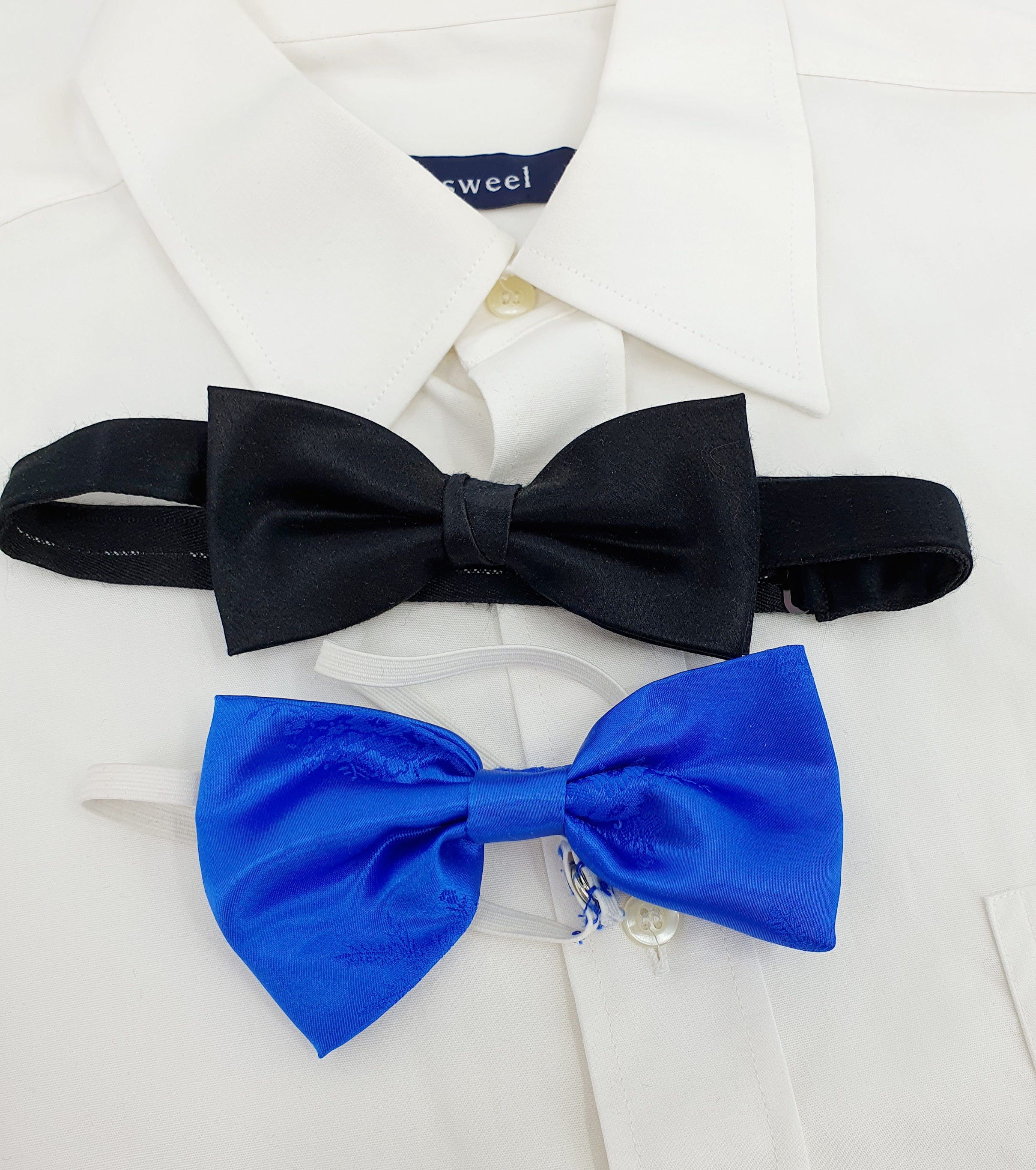 Kaksi satiinirusettia 90-luvulta, musta ja sininen