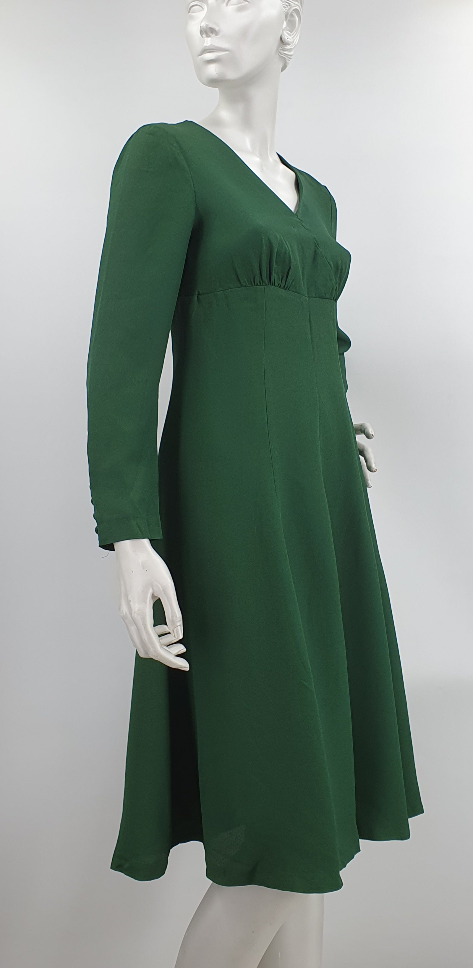 Kaunotar, forest green dress from the 60s-70s, size 36