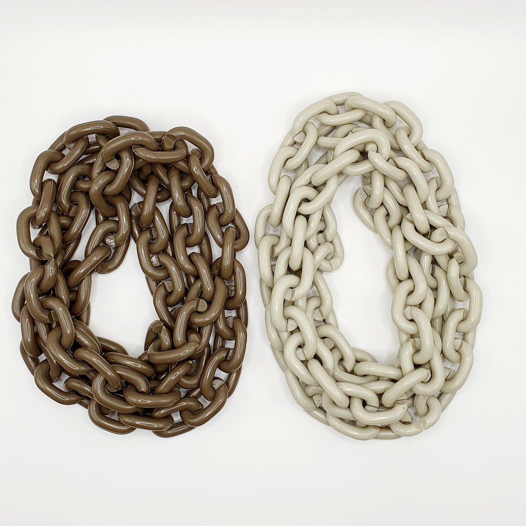 Chain-style necklace, gray/beige