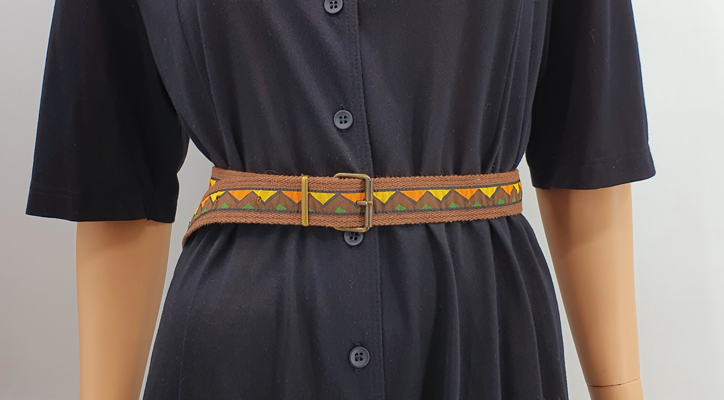 Ruskea kangasvyö 90-luku, värikäs vintagevyö