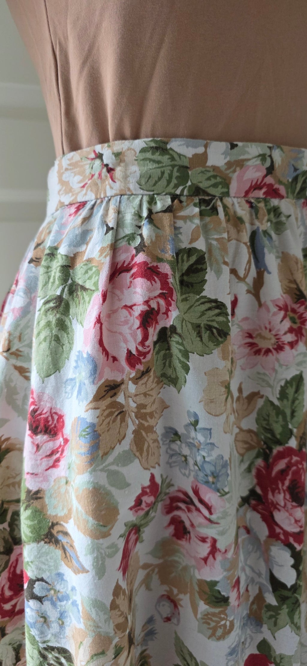 Floral skirt with pockets, 80s-90s, waist 72cm, size 34-36