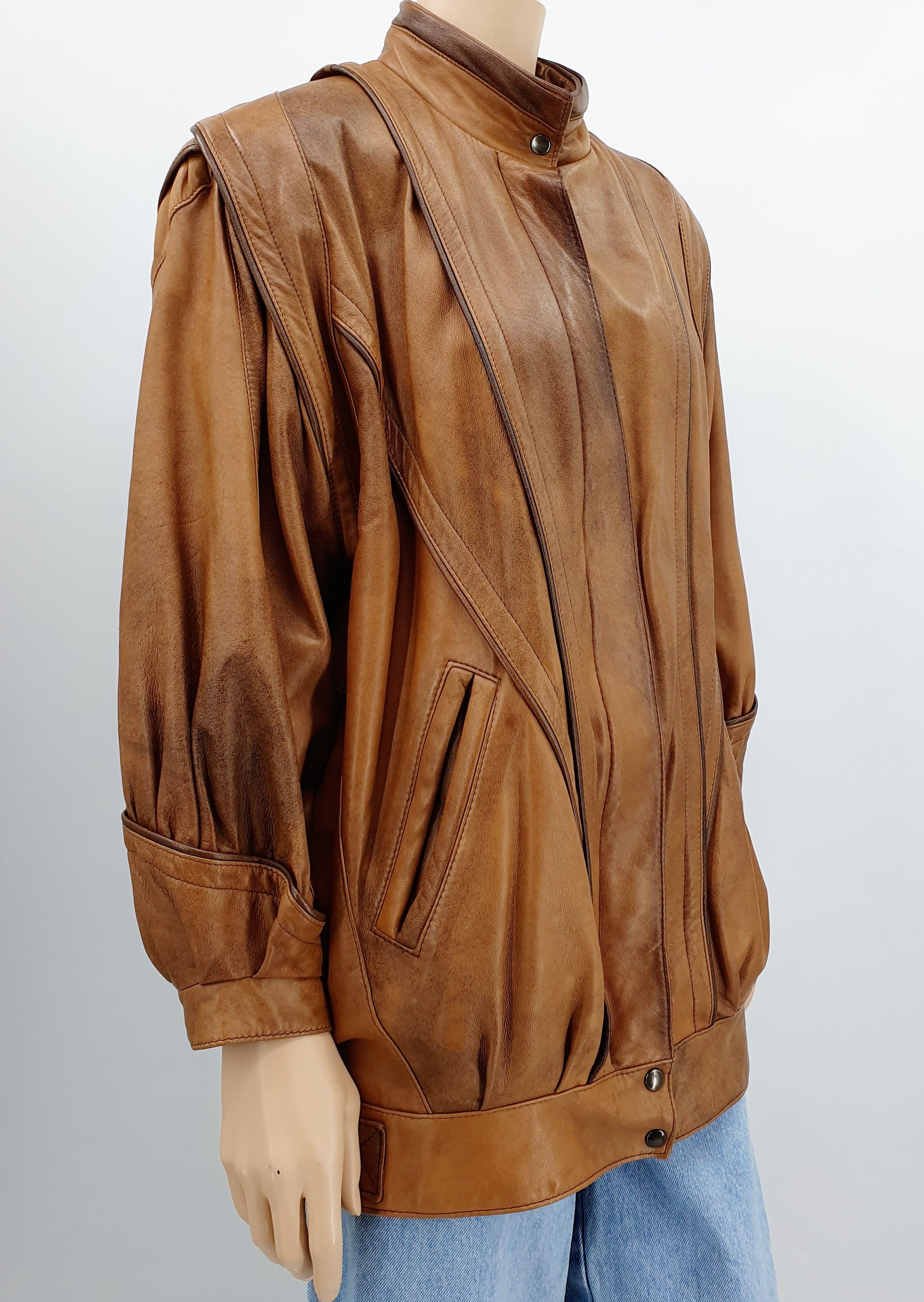 Ruskea vintage nahkatakki 80-luvulta, kuva sivulta