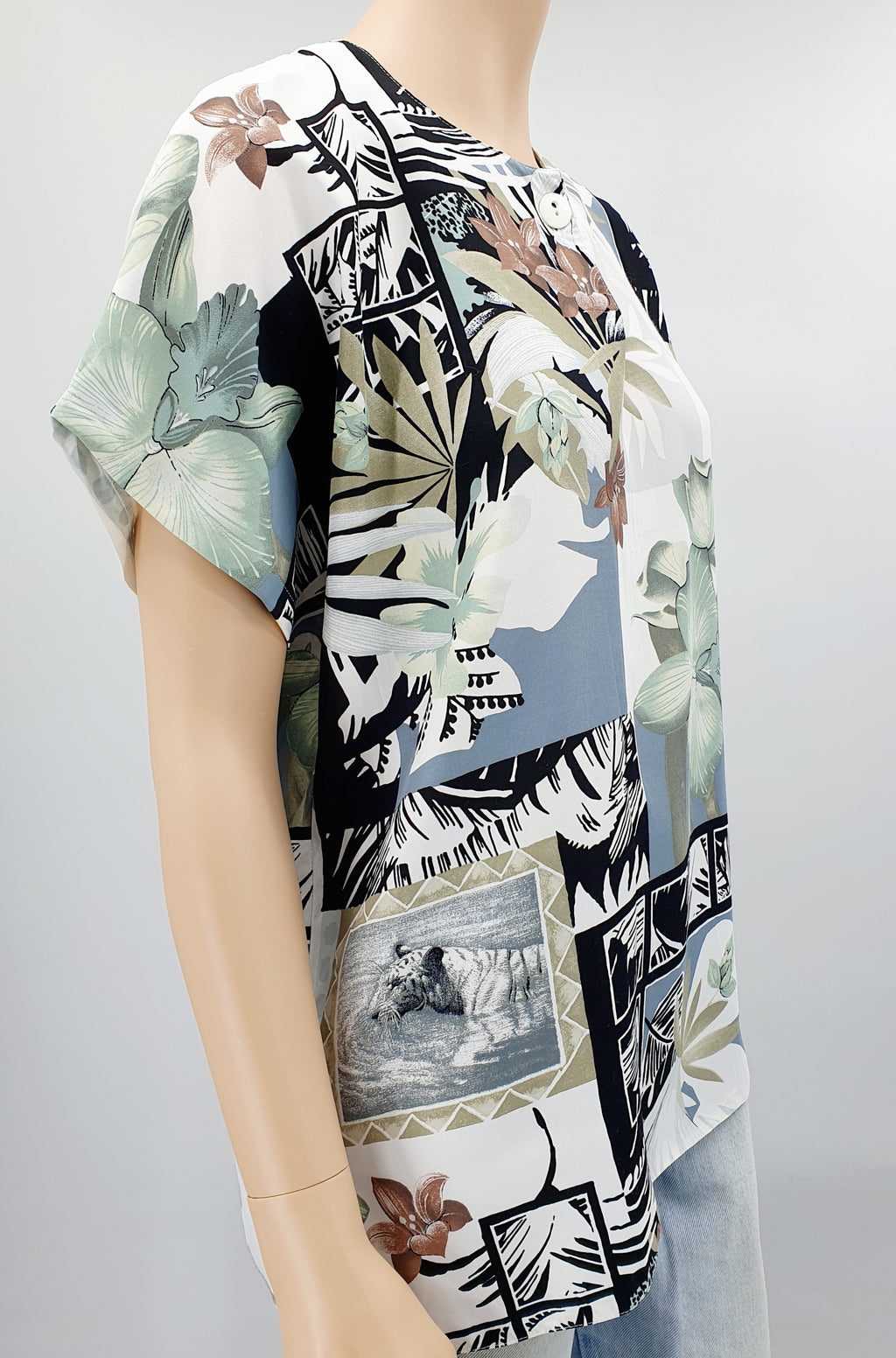 Short-sleeved viscose shirt with floral pattern, from the 90s, size 38-40