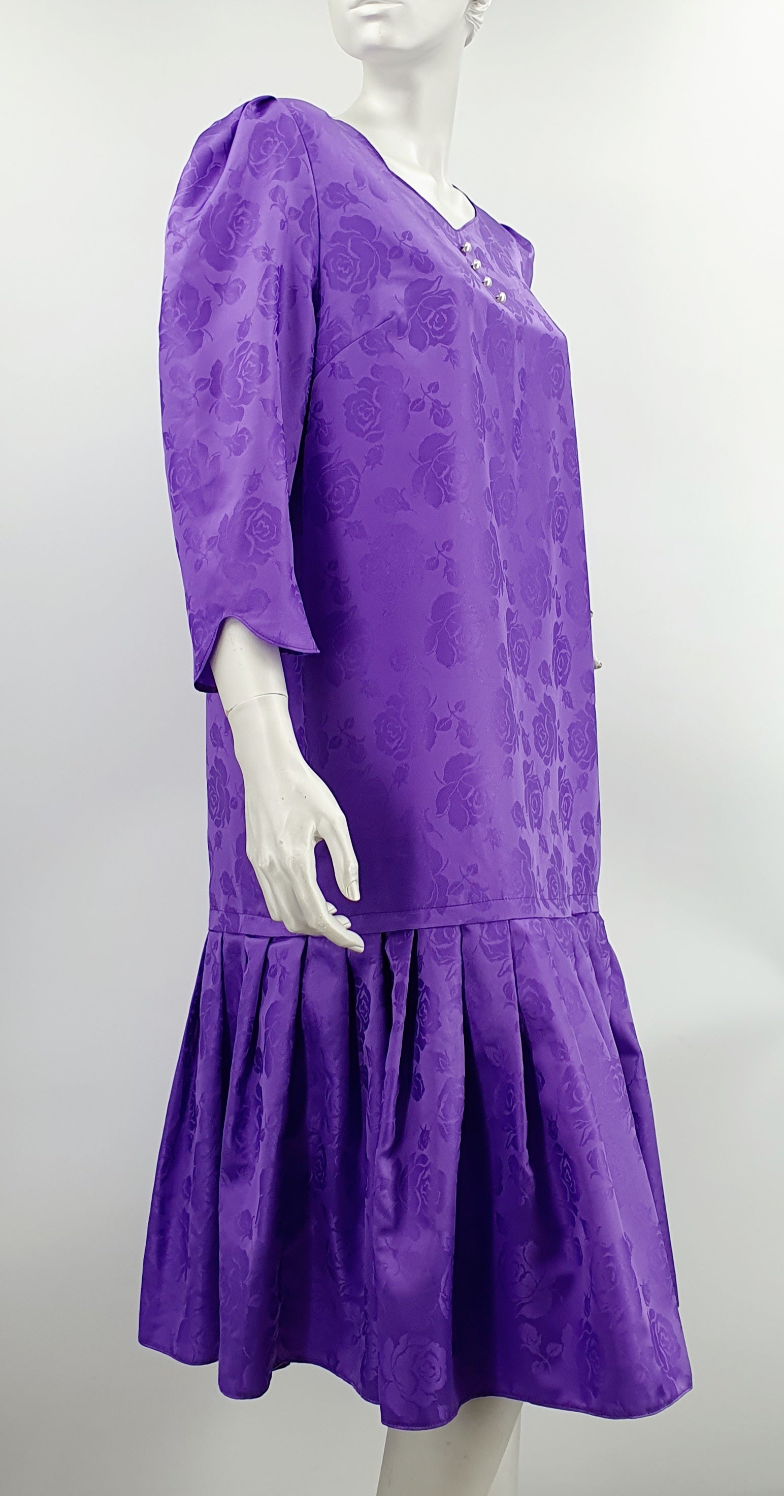 Lilac dress with a dropped hem, from the 80s, size 38-40