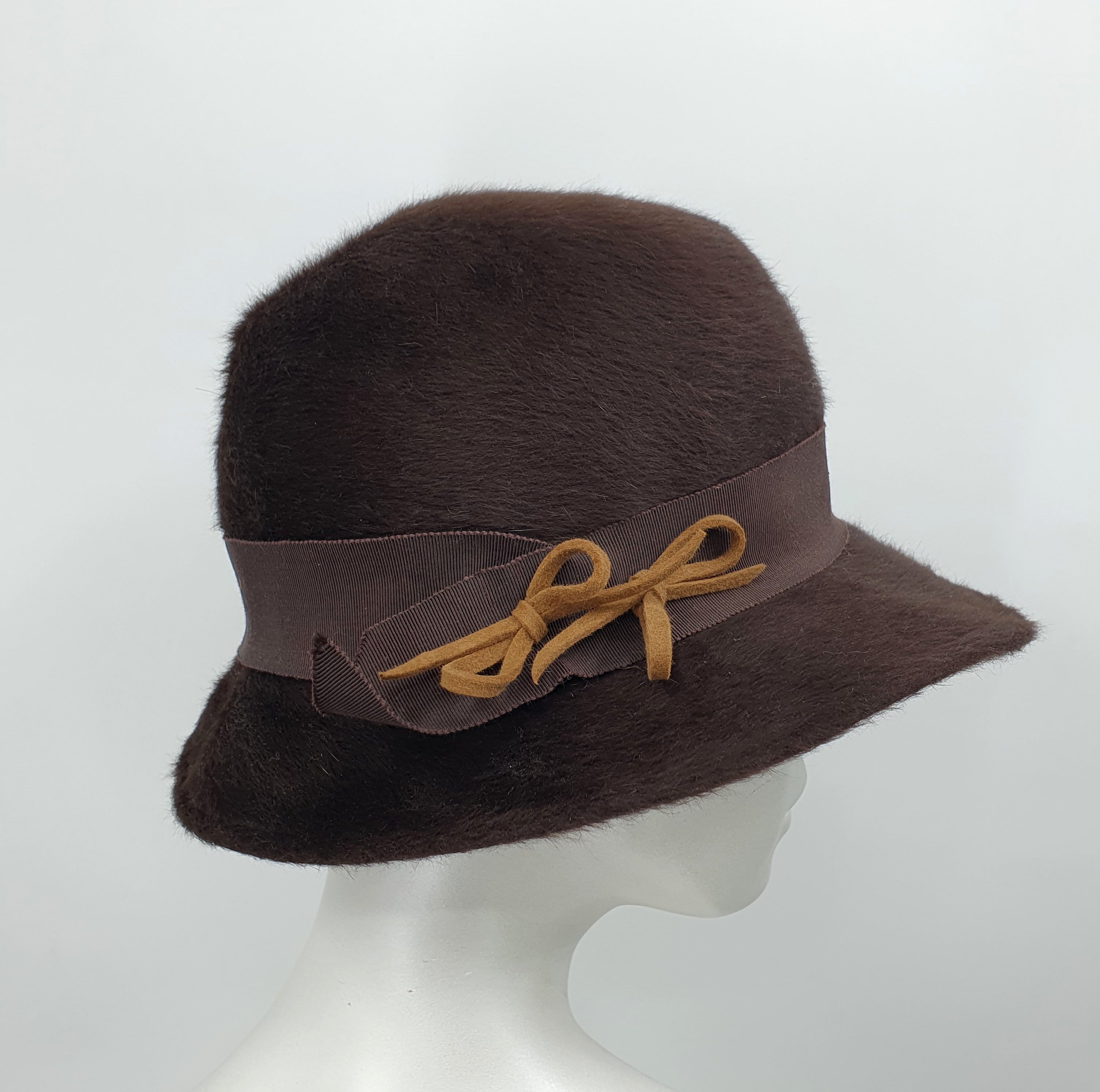 Women's felt hat from the 80s, color dark brown, unused, 55cm
