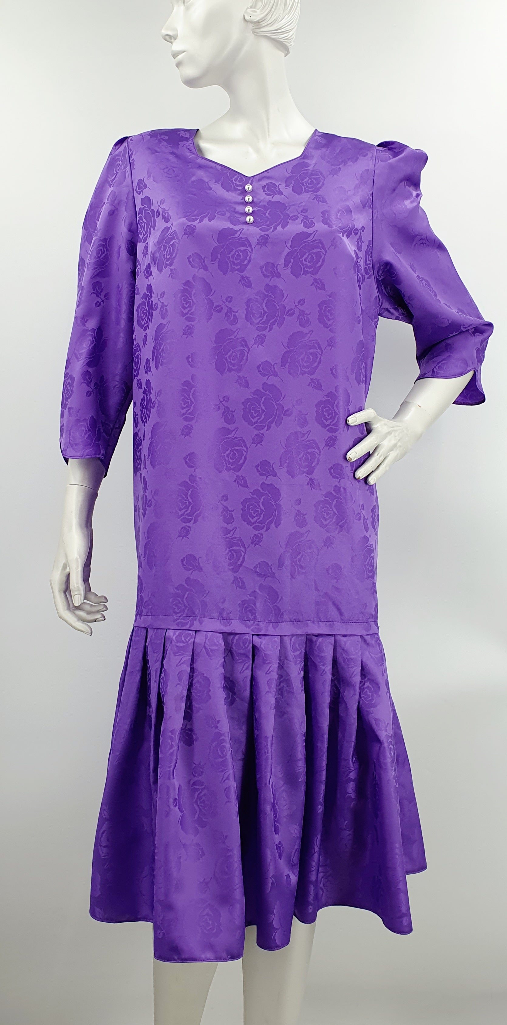 Lilac dress with a dropped hem, from the 80s, size 38-40