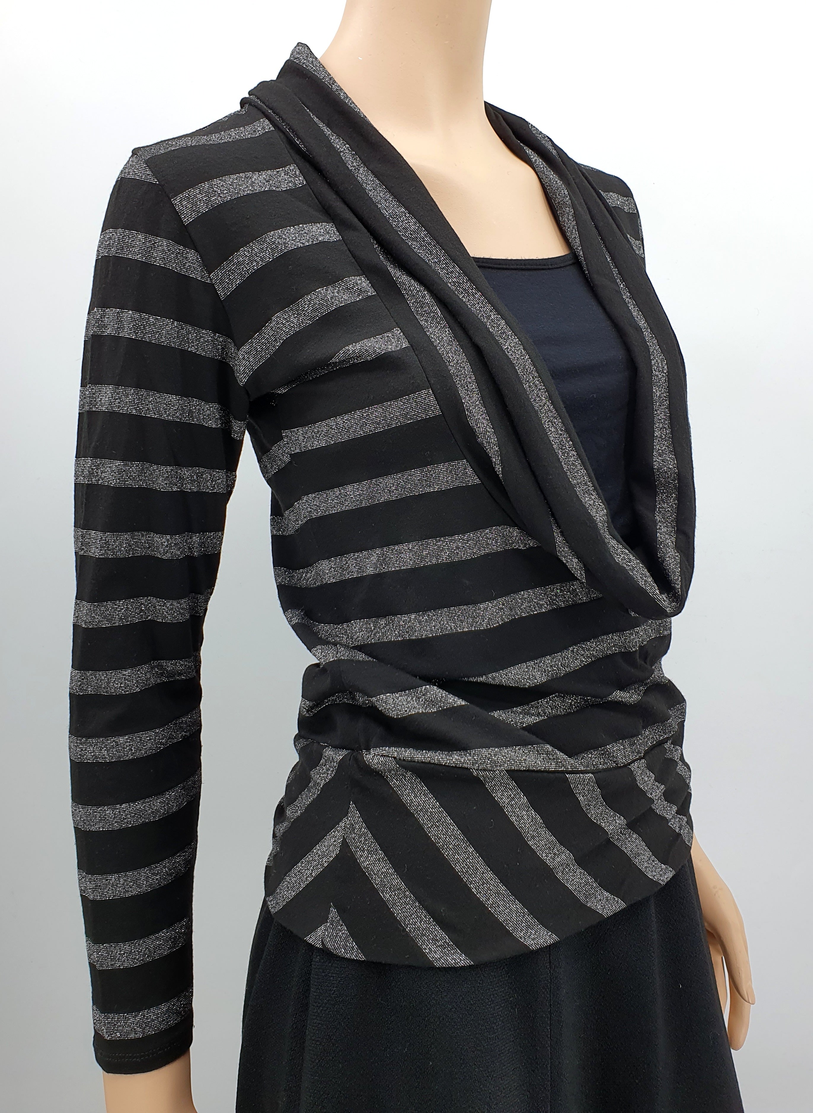 Text, musta Y2K pusero putouskauluksella, koko 36