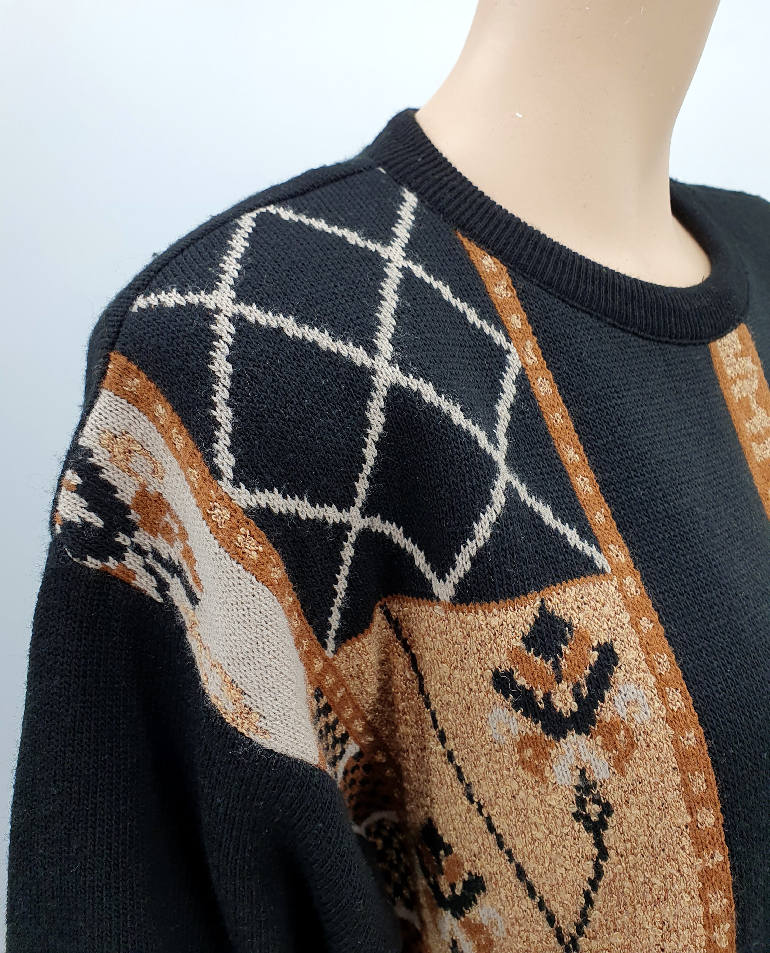 Kuviollinen vintage neulepusero 90-luvulta koko 38-40 lähikuva neuleesta