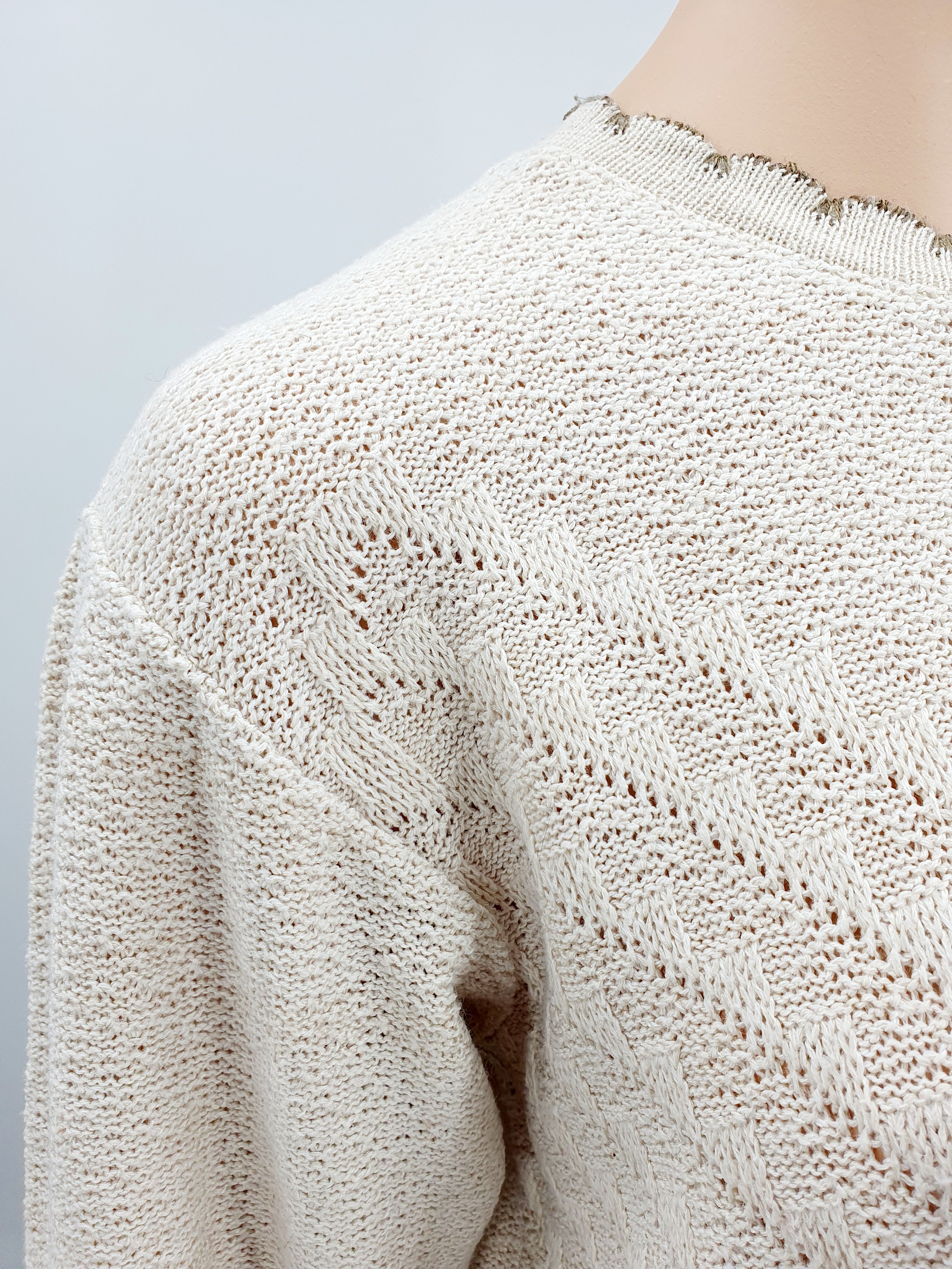 Light sweater with linen-colored patterns, from the 90s, size 38/40