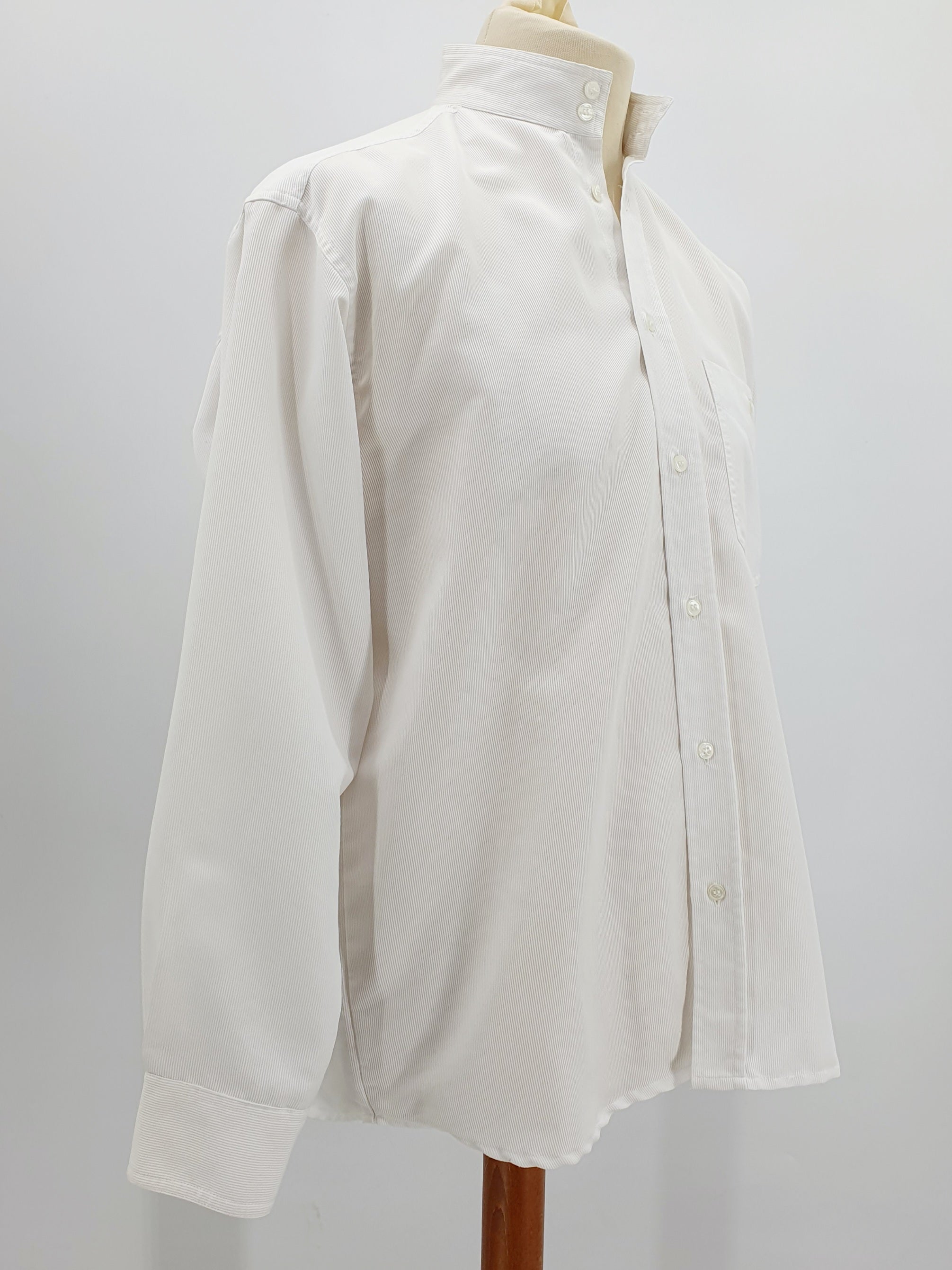 Miesten valkoinen juhlapaita pystykauluksella, 90-luku