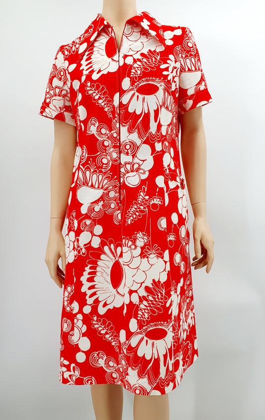 Red and white short-sleeved dress from the 70s, size 40