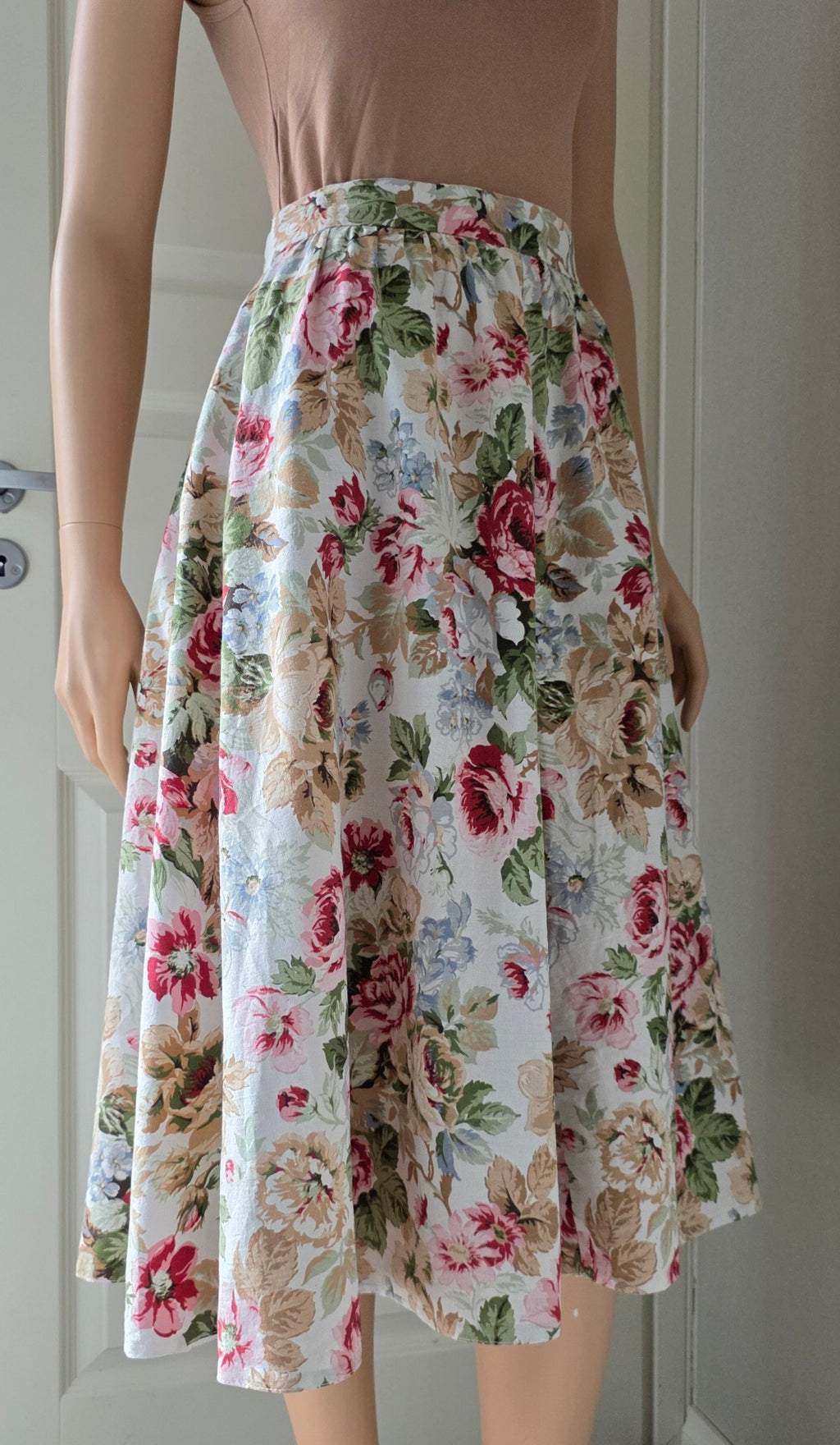Floral skirt with pockets, 80s-90s, waist 72cm, size 34-36
