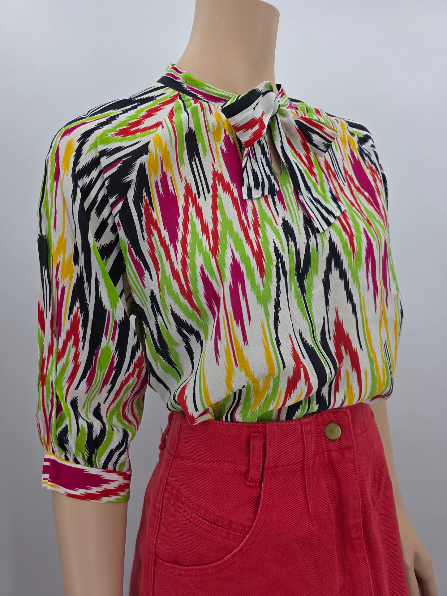 Colorful shawl collar shirt, half-length sleeves, size 38-40