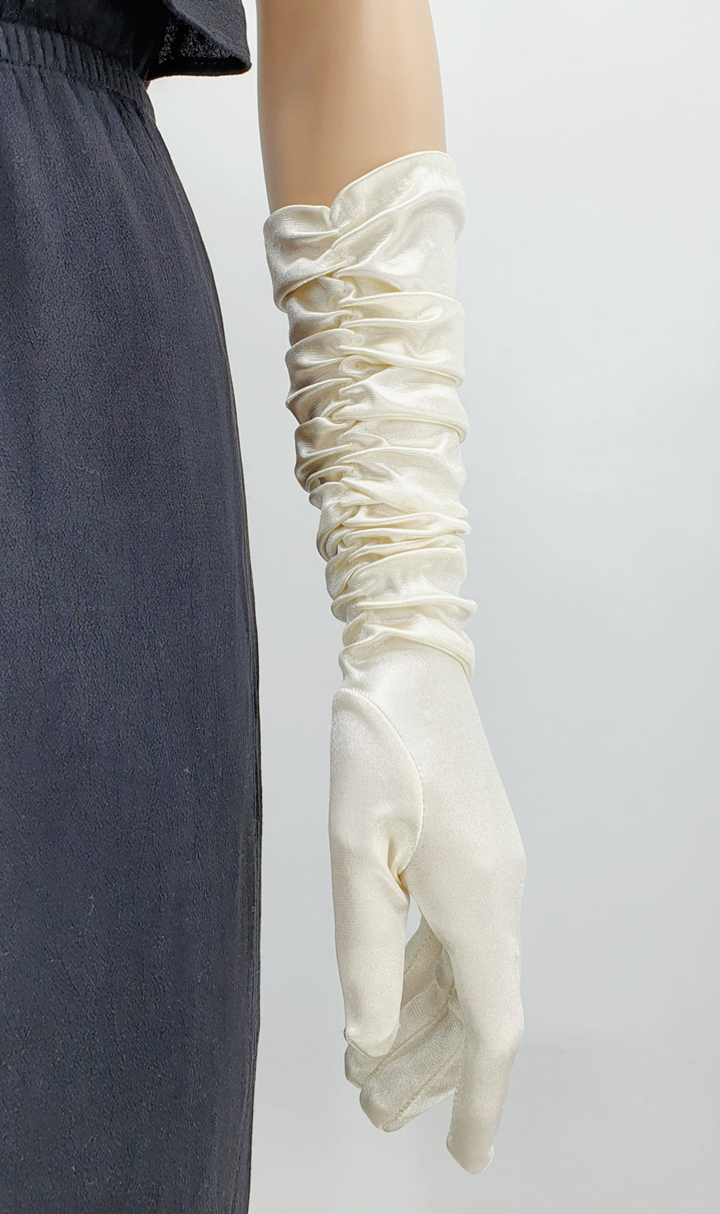 Luonnonvalkoiset pitkät juhlakäsineet 90-luvulta