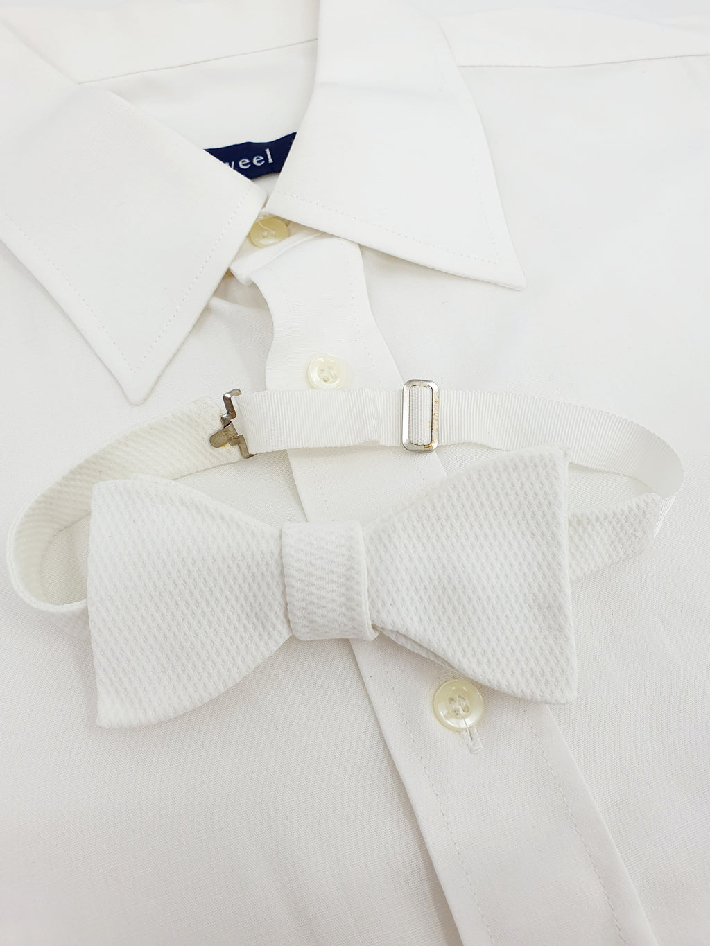 Valkoinen miesten rusetti 90-luvulta