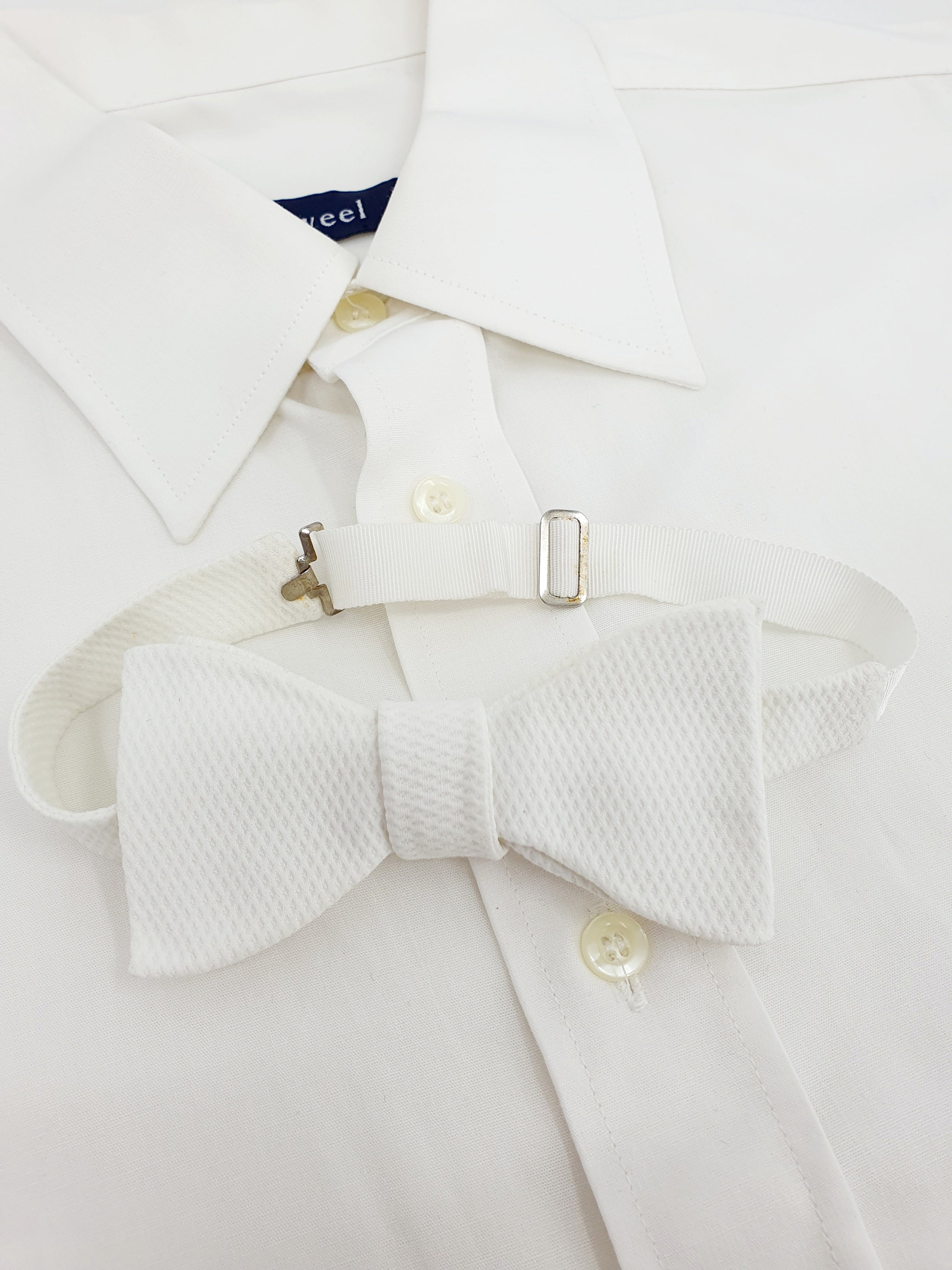 Valkoinen miesten rusetti 90-luvulta