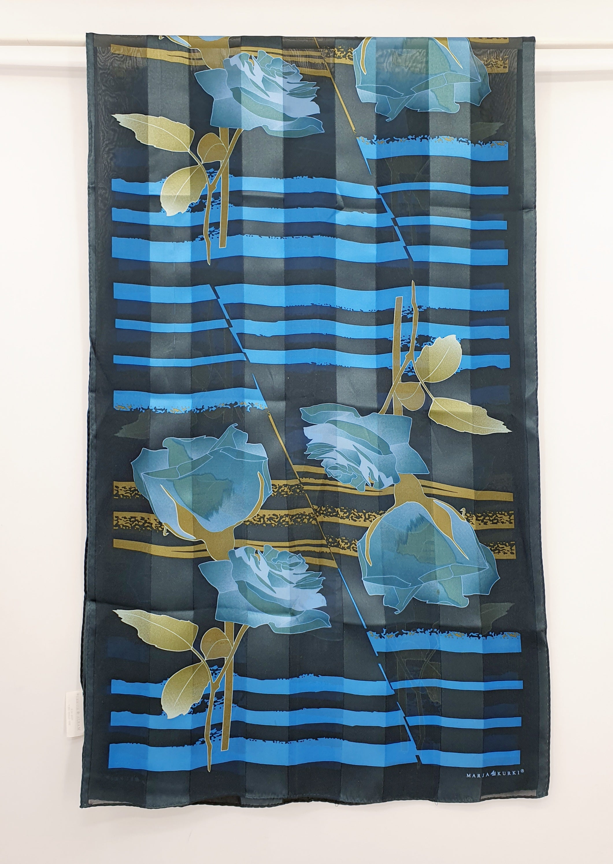 Marja Kurki, pitkänmallinen vintage silkkihuivi, kukkakuviot