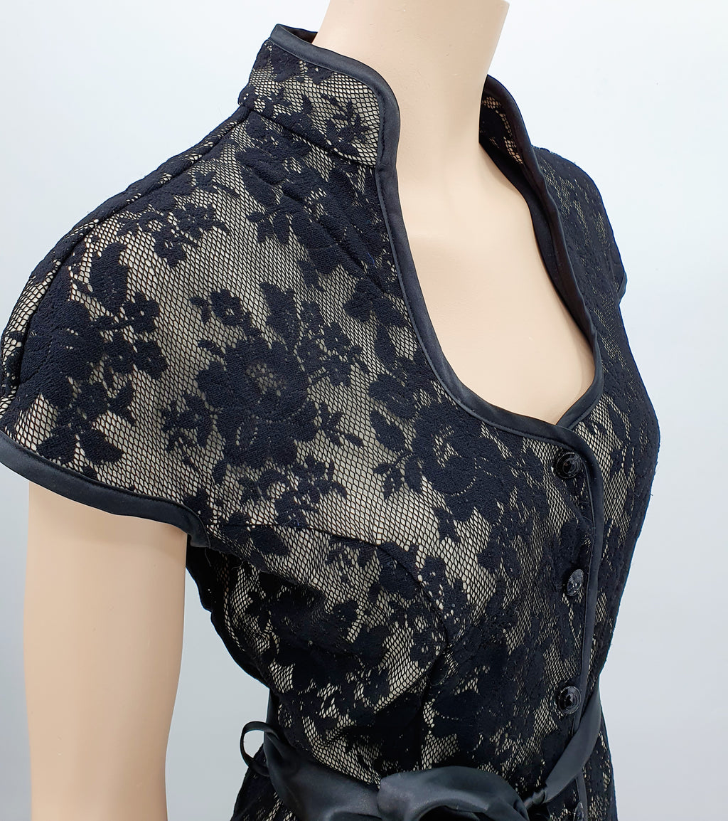 Molly-Jo, lyhythihainen juhlatoppi 2000-luvulta, koko 42