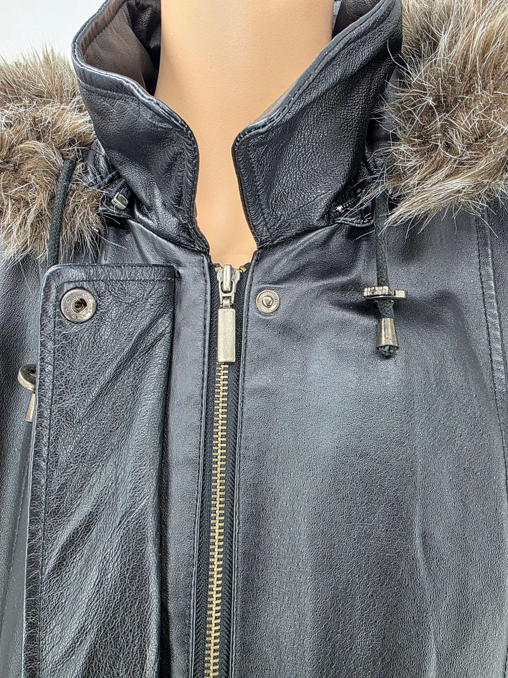 Black hooded leather jacket with quilted lining from the 90s-2000s, size 44