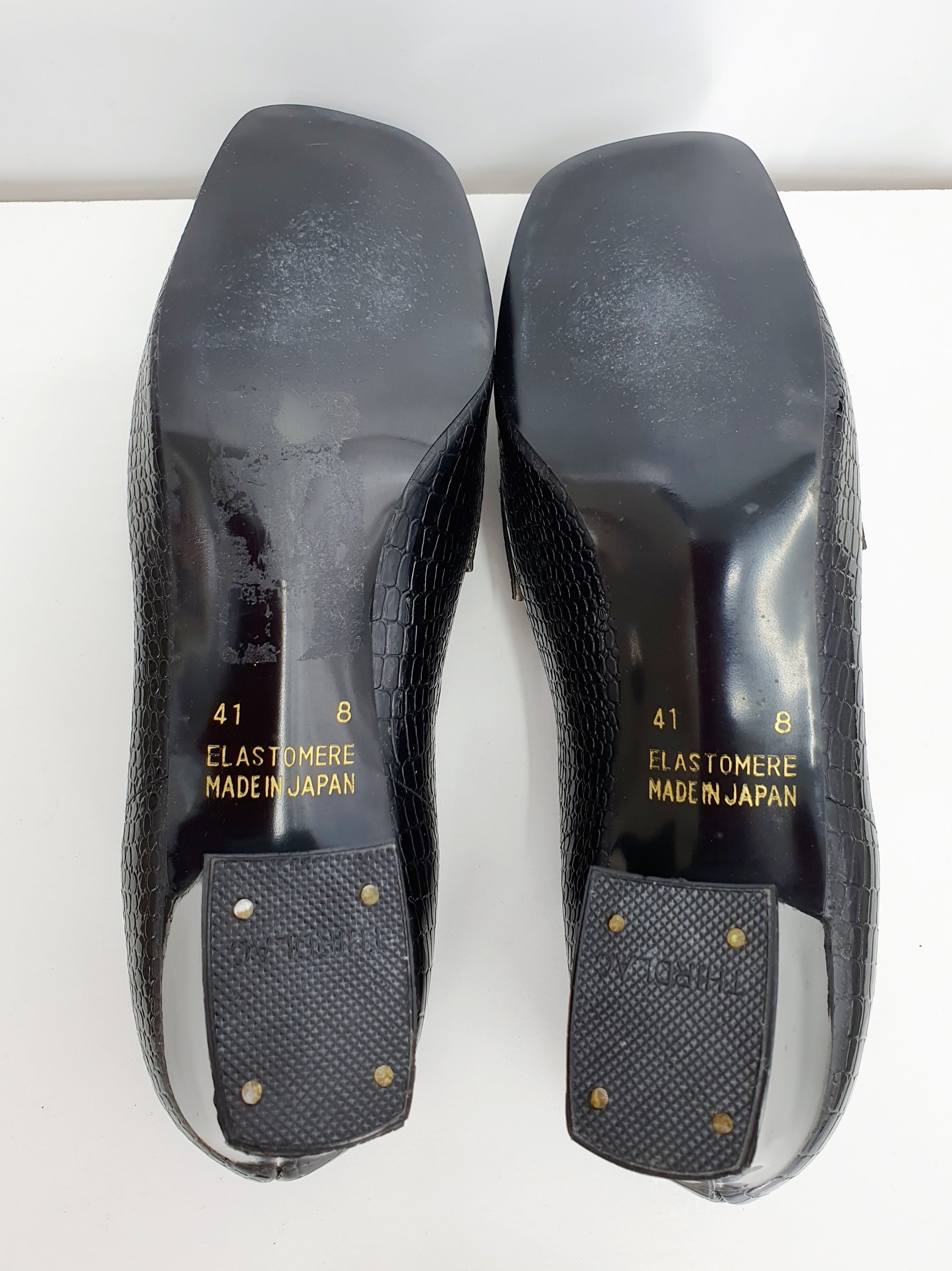 Kiiltonahkaiset vintage avokkaat 70-luvulta, tasakärki, väri musta, kuva pohjista