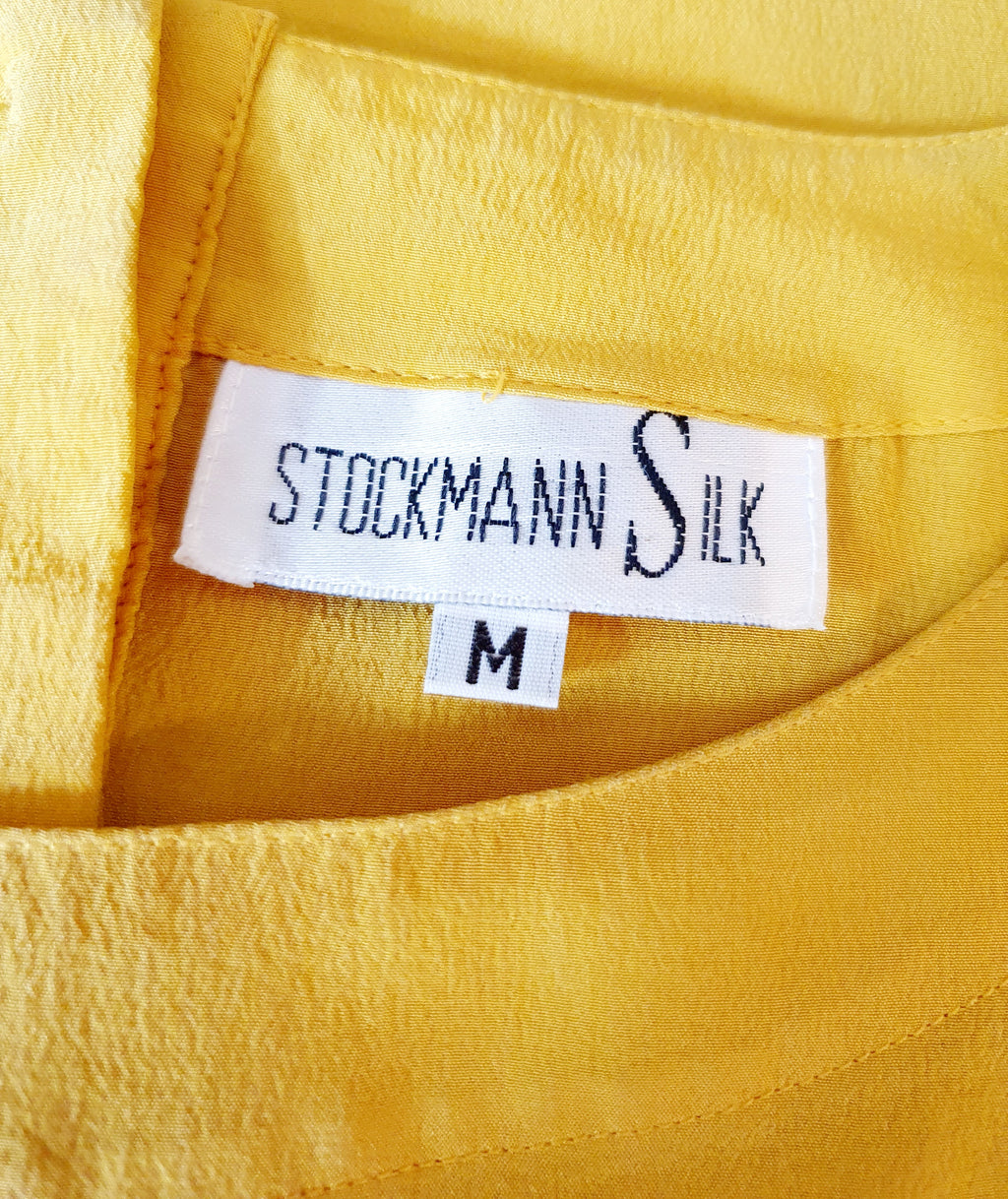 Luonnonvalkoinen miesten vintage silkkipaita 1990-luvulta, lyhythihainen, kuva tuotelapusta