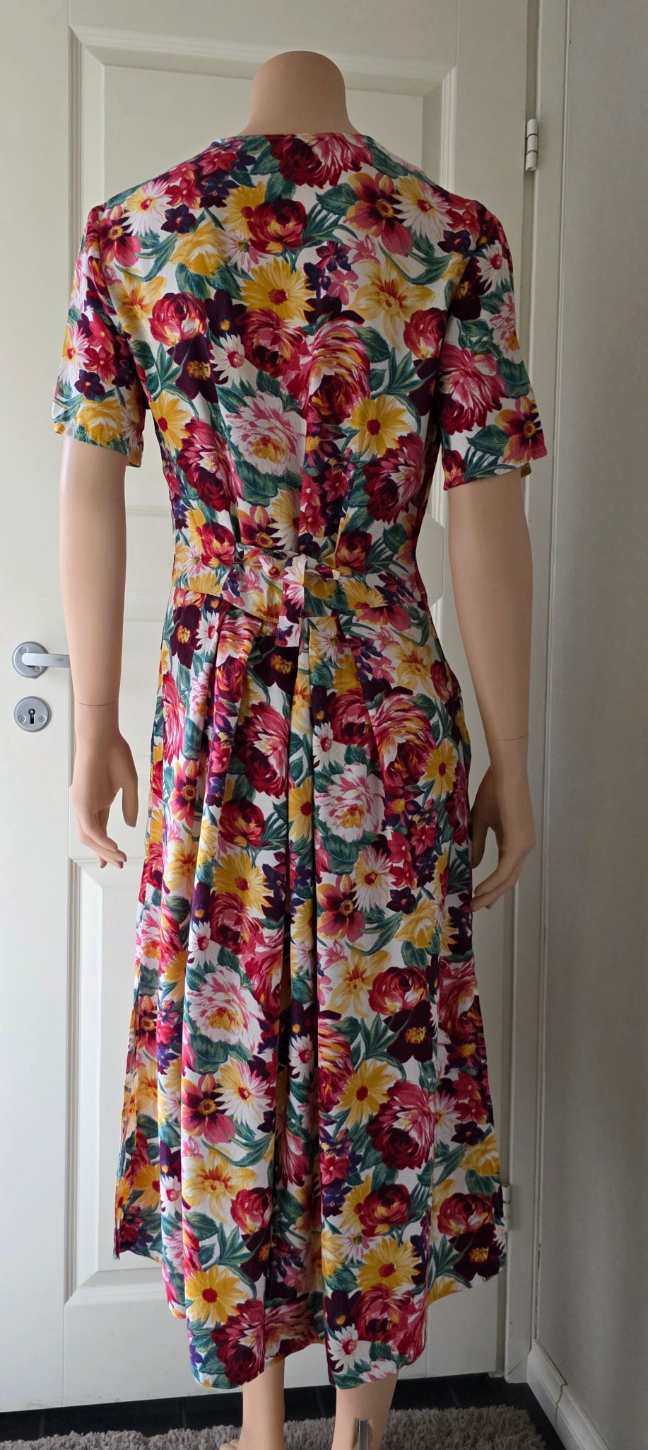 Floral viscose dress from the 90s, size 38