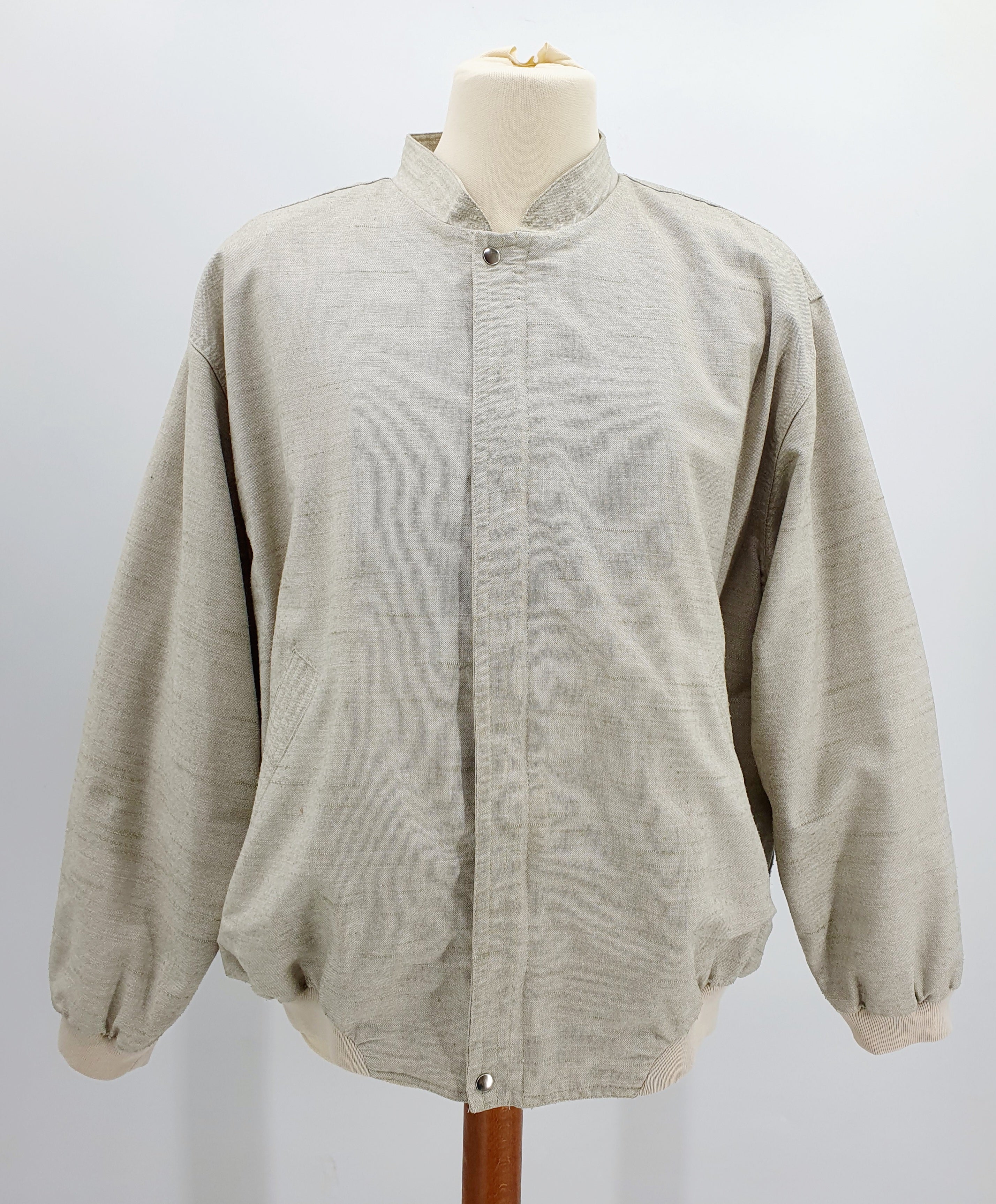 Pellavanvärinen miesten vintagetakki 90-luvulta, pusakkamalli