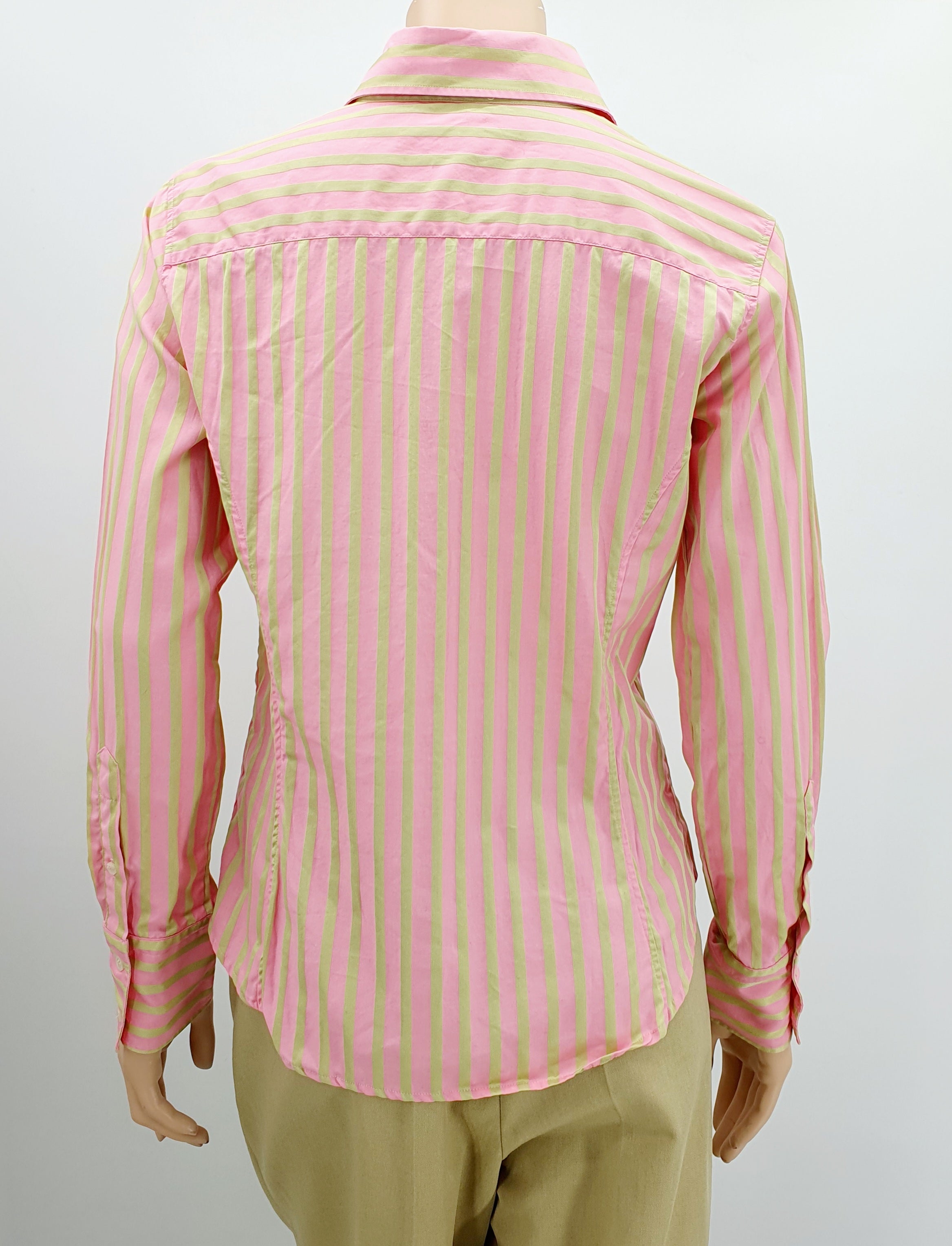 Naisten slimfit kauluspaita 2000-luvulta, väri vaaleanpunainen/beige raita, kuva selkäpuolelta