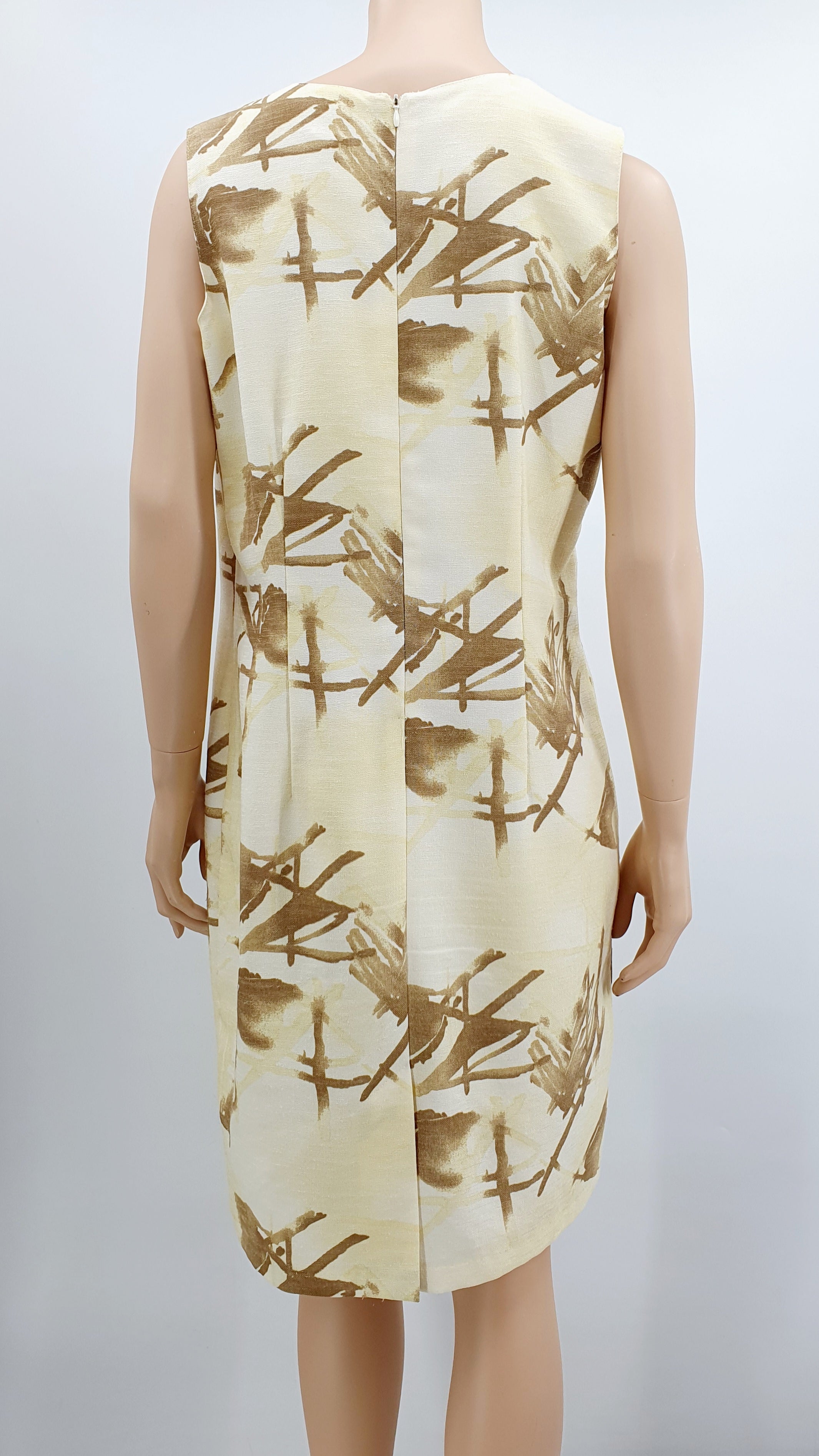 Hihaton kesämekko 90-luvulta, ruskea-vaaleankeltainen juhlamekko, kuva selkäpuolelta