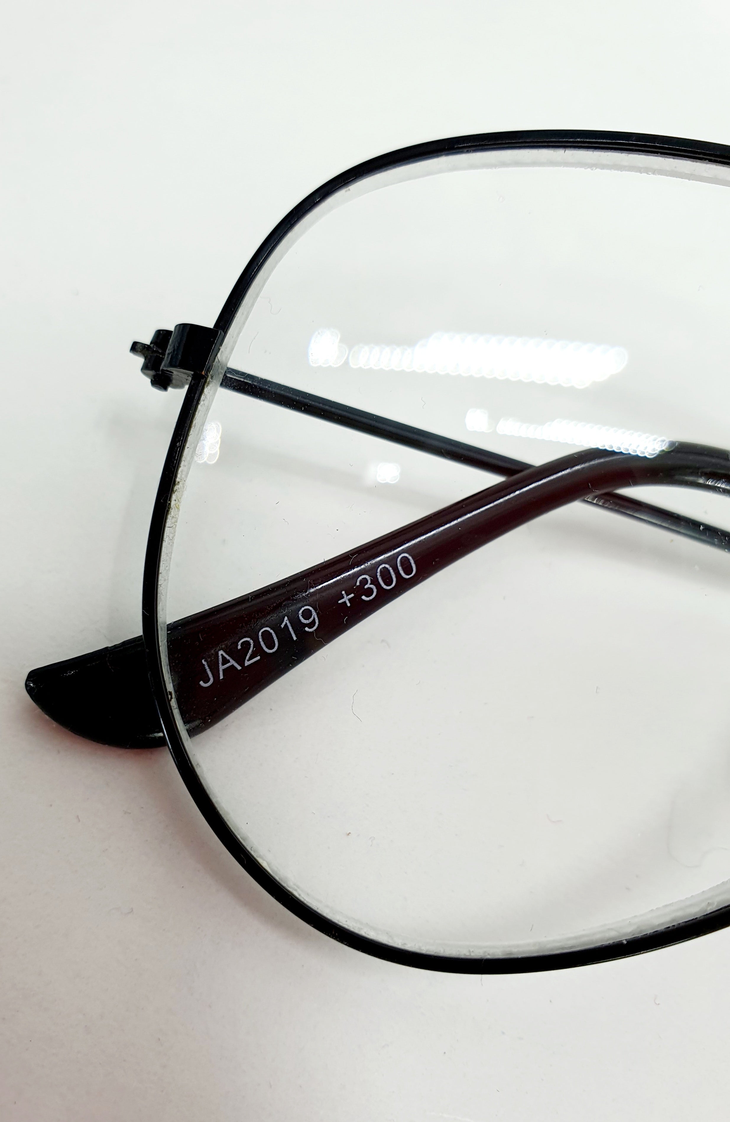 Pilot-style reading glasses +3.00