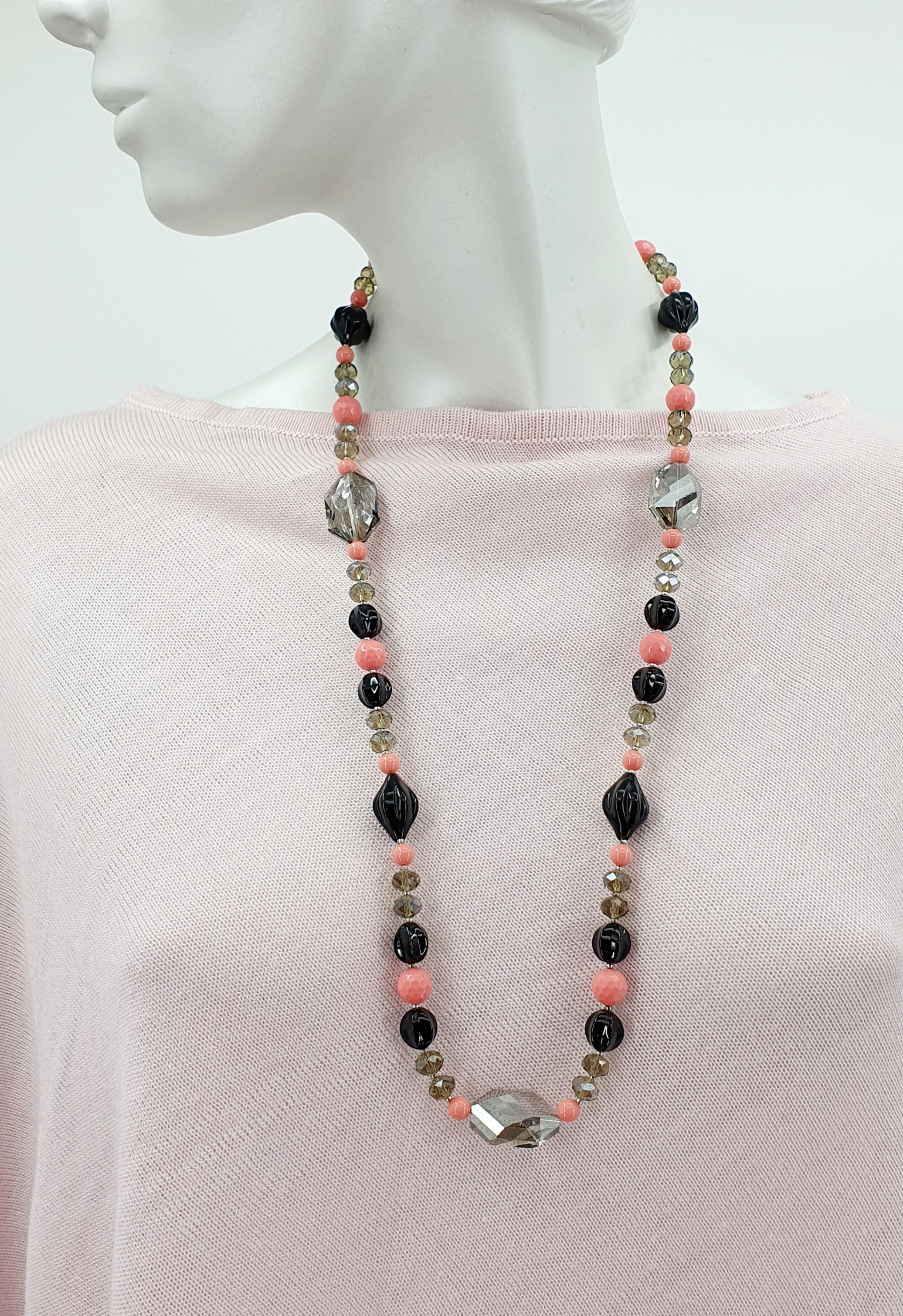 Long necklace, color black/gray/red, length 75cm