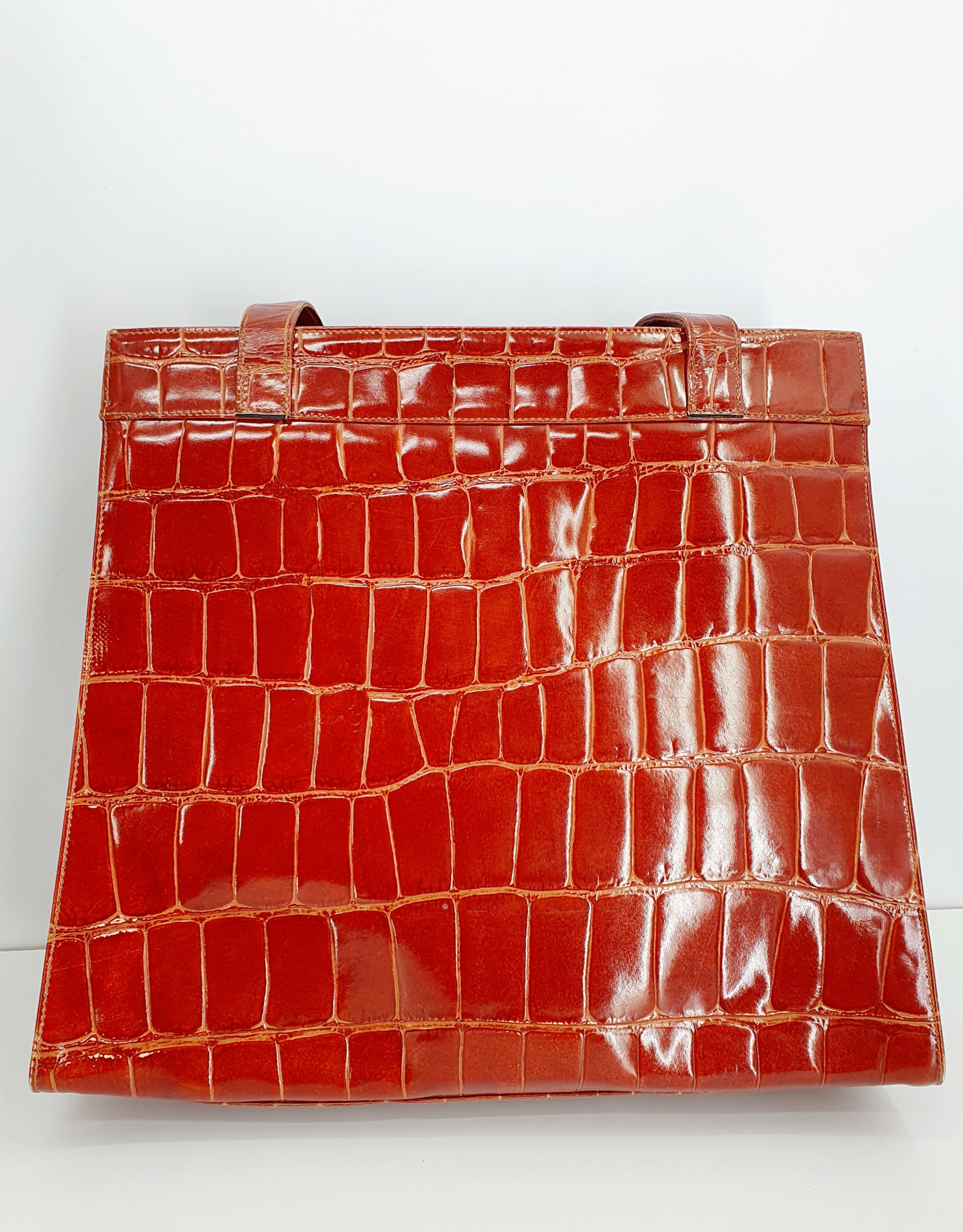 Matelijakuvioinen shopper bag 90-luvulta, väri oranssinruskea, kuva takaa