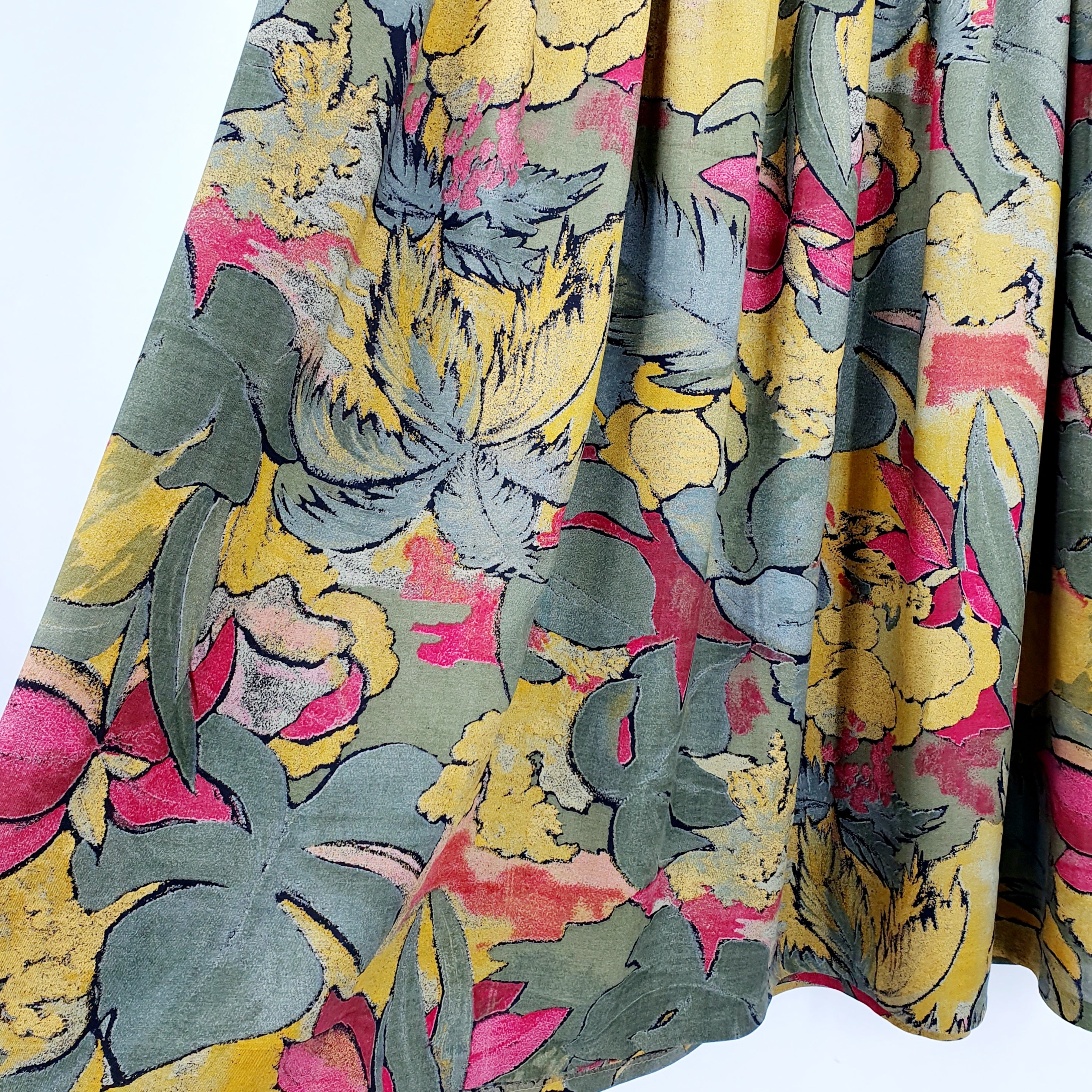 Viscose skirt from the 90s with elastic waist, size 40-42-44