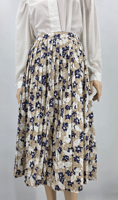 Design product, pleated skirt from the 90s, waist 72cm, size 36