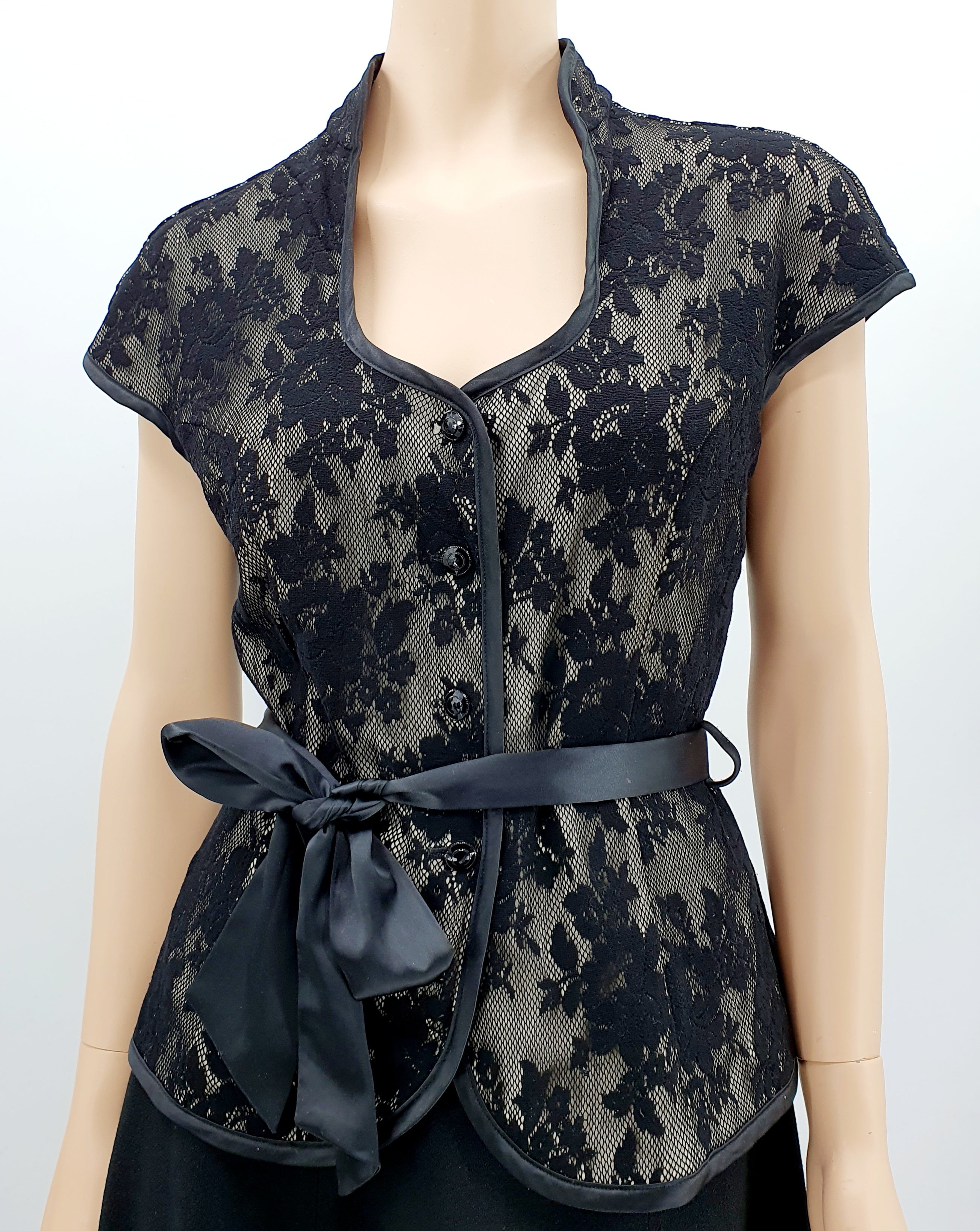 Molly-Jo, lyhythihainen juhlatoppi 2000-luvulta, koko 42