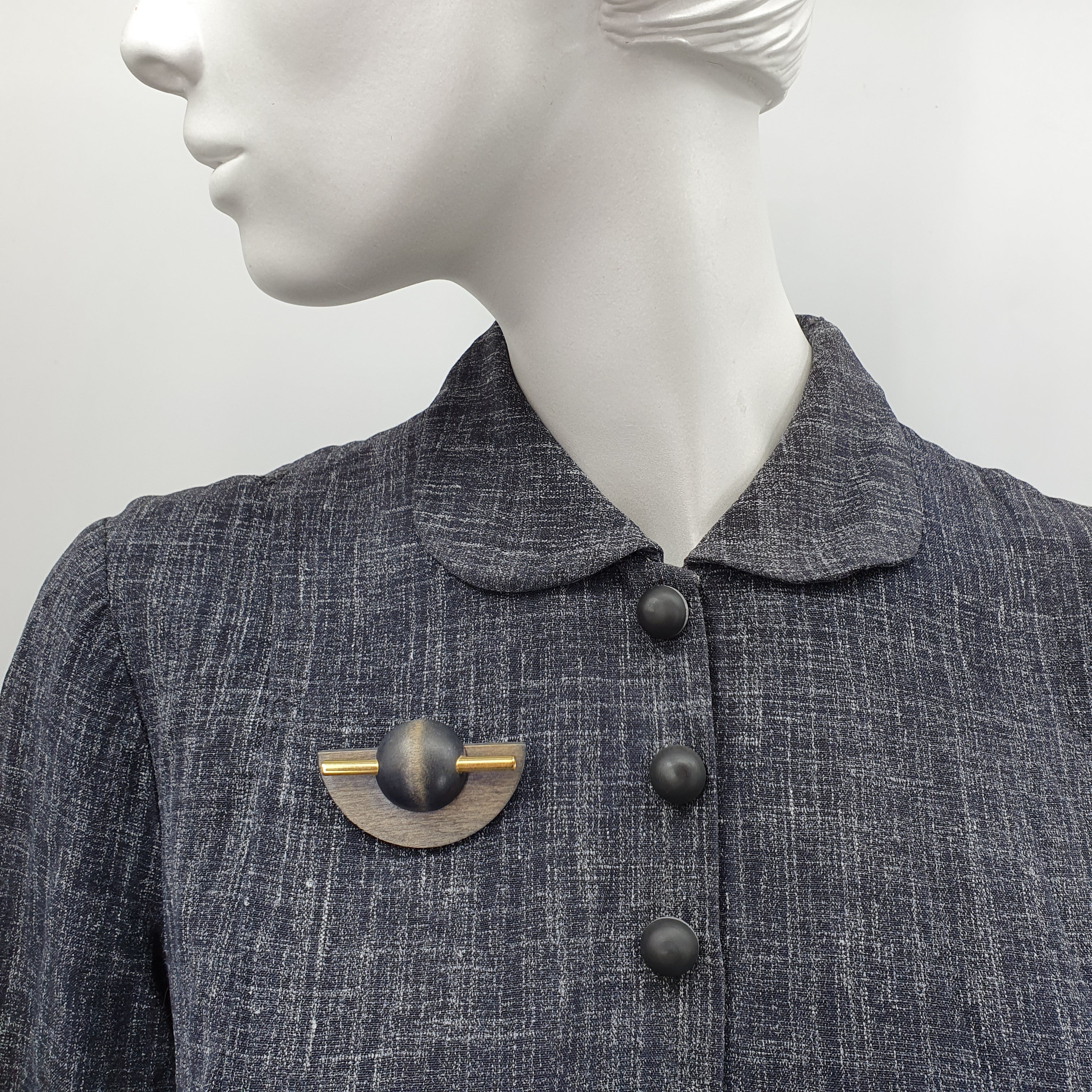 Aarikka, Lady brooch from the 80s-90s