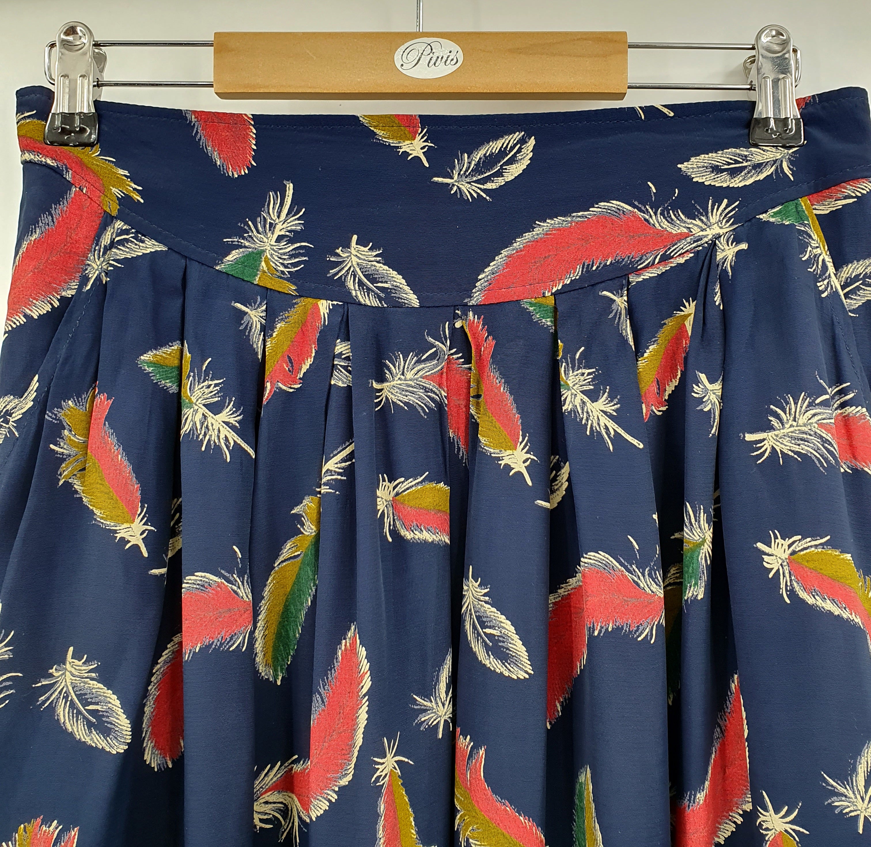 Piretta, feather pattern viscose skirt from the 90s, VY 76cm, size 38