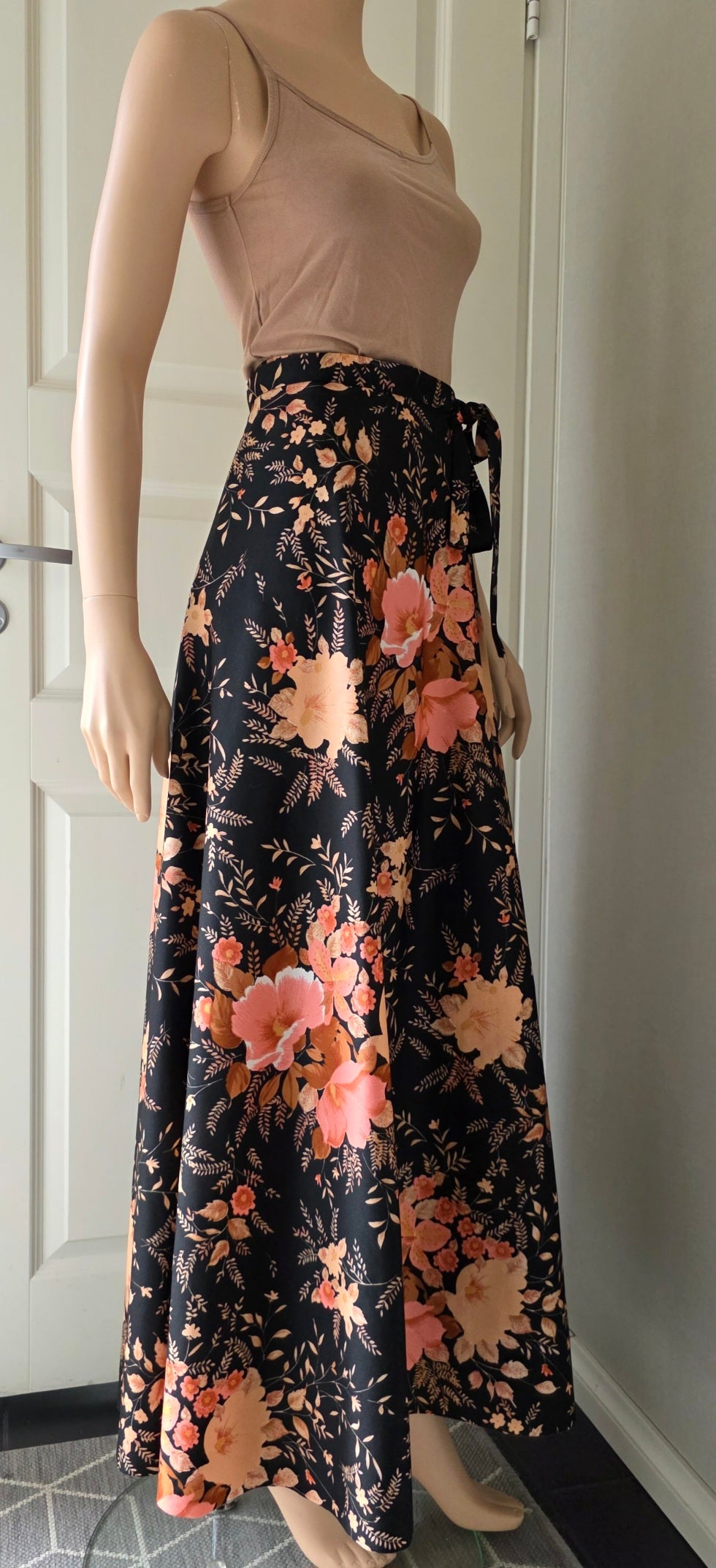 Wrap maxi skirt from the 70s, waist 60-80cm, size 34-40