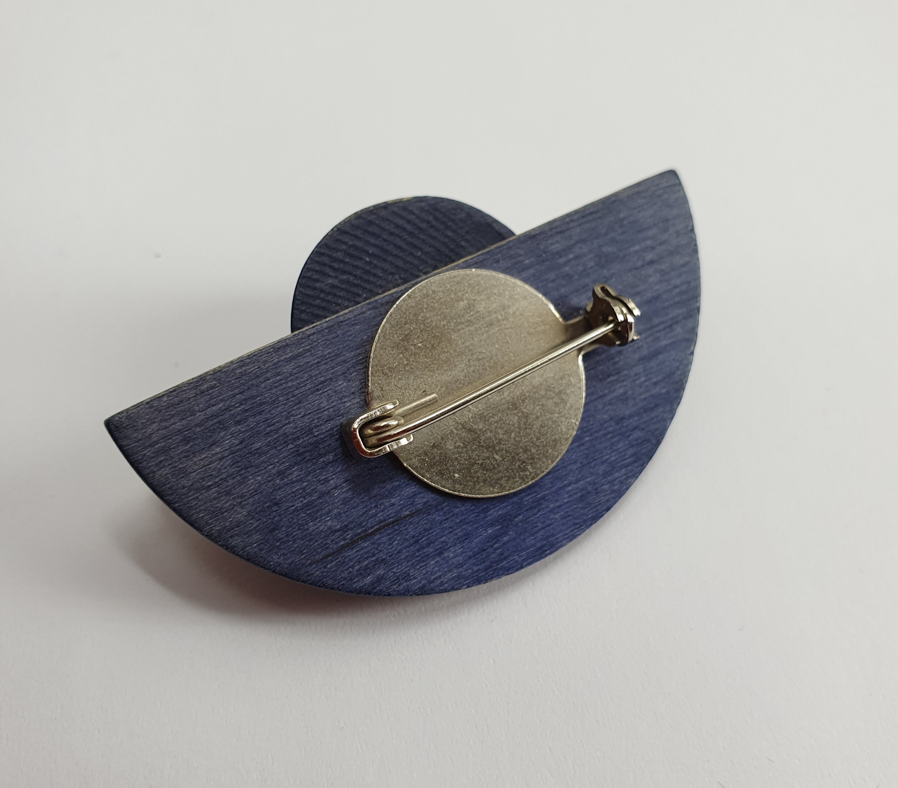 Aarikka, Lady brooch from the 80s-90s