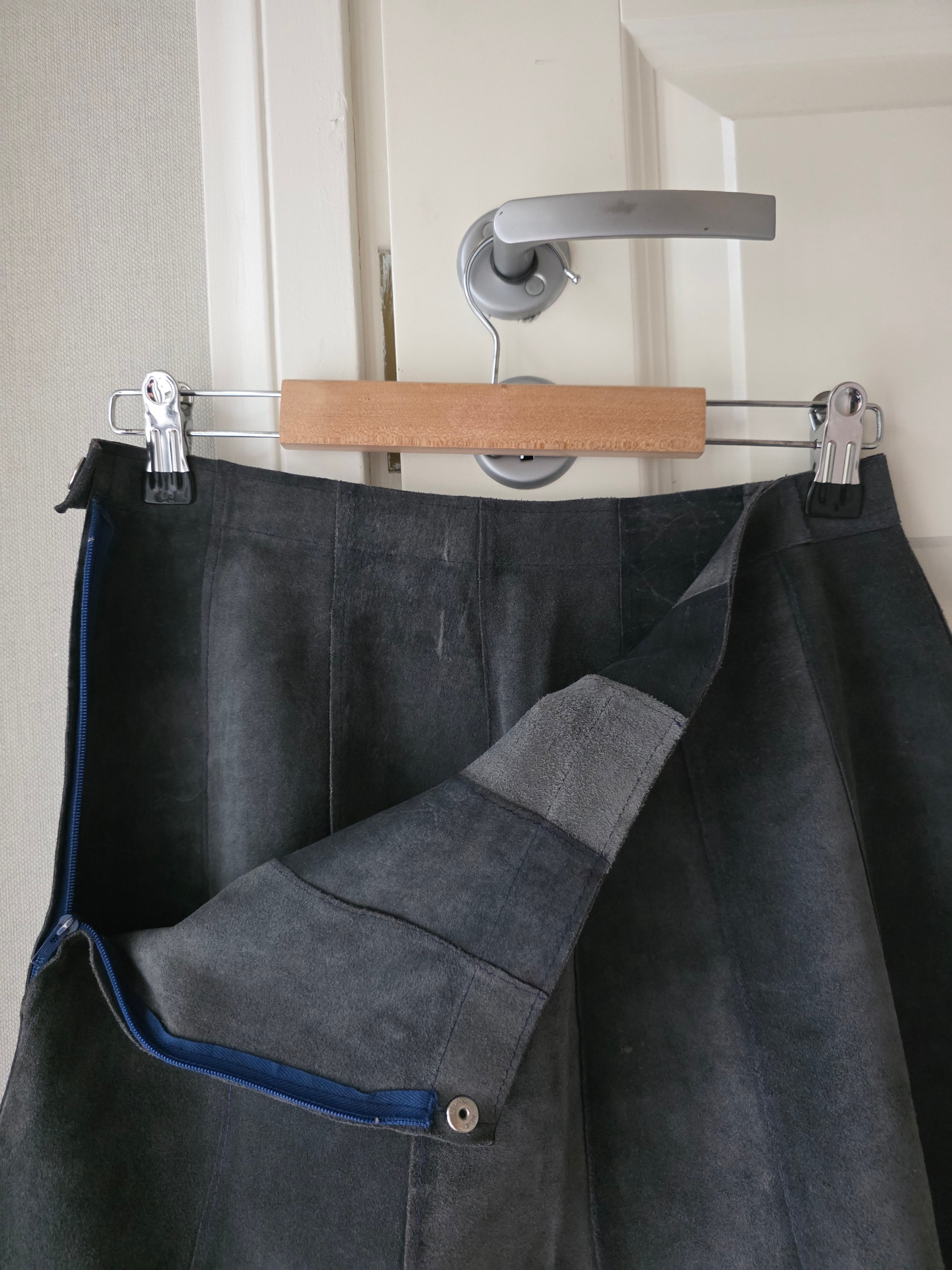 Gray suede skirt from the 60s-70s, belt 68cm, size 34-36