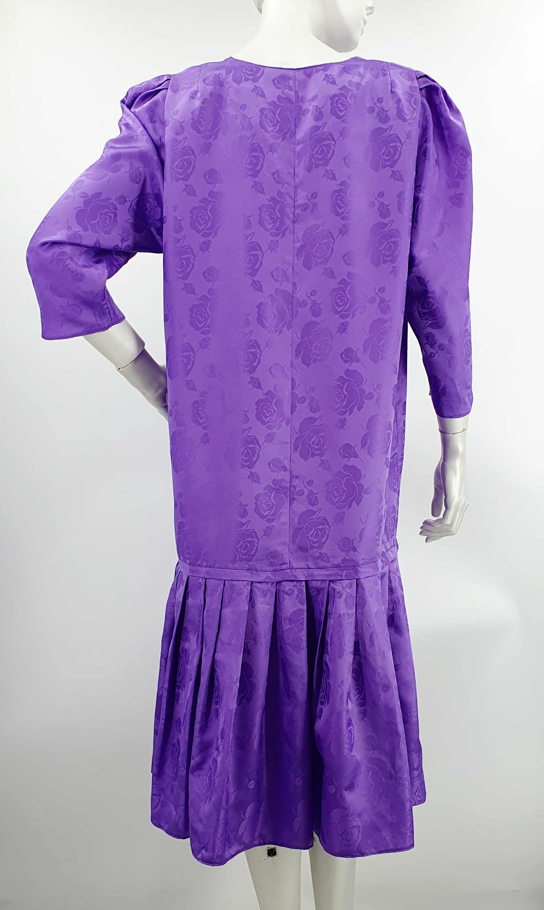 Lilac dress with a dropped hem, from the 80s, size 38-40