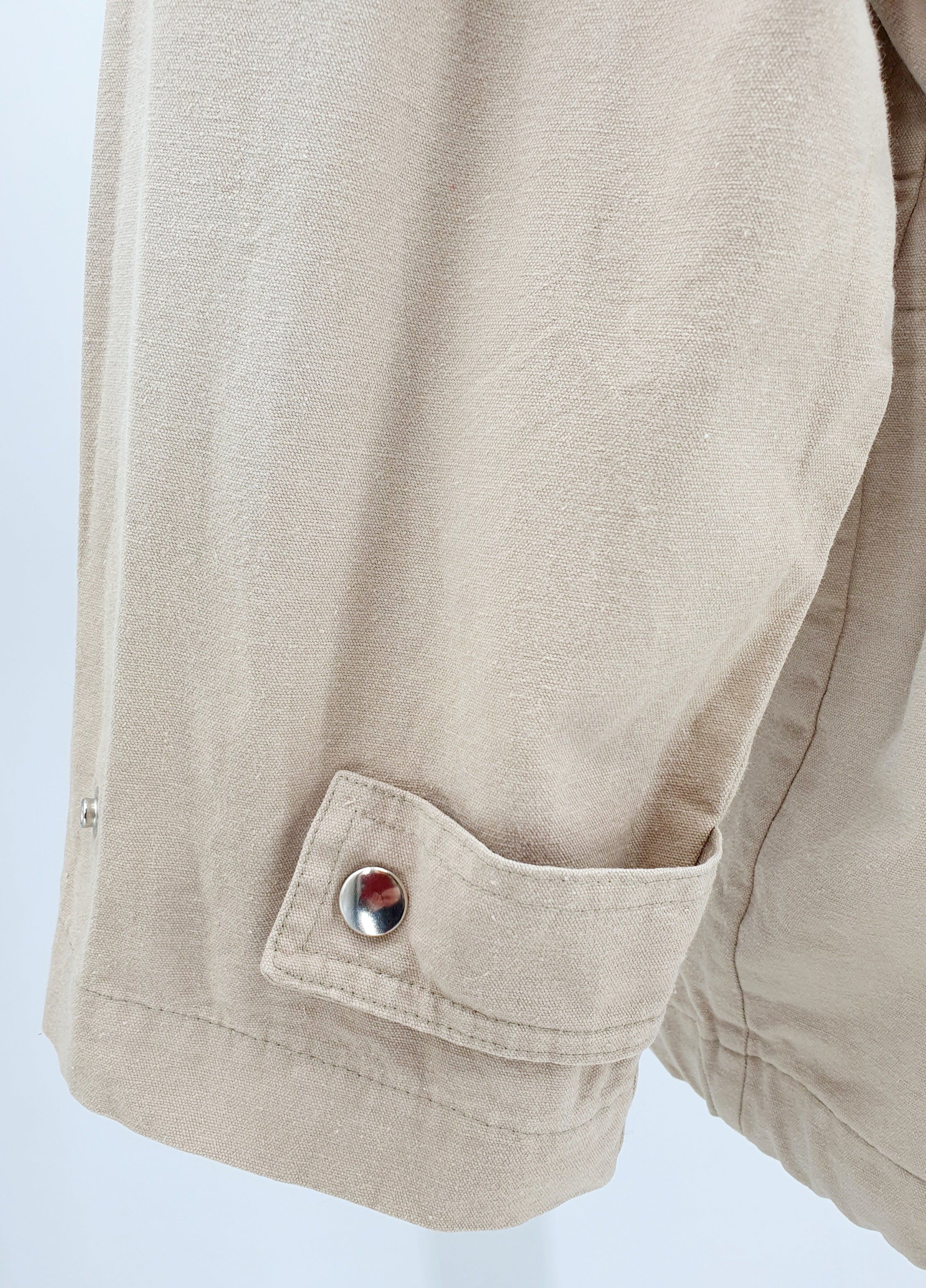 Marimekko MIesten vintage välikausitakki 80-90-luku, väri beige, kuva hihansuusta