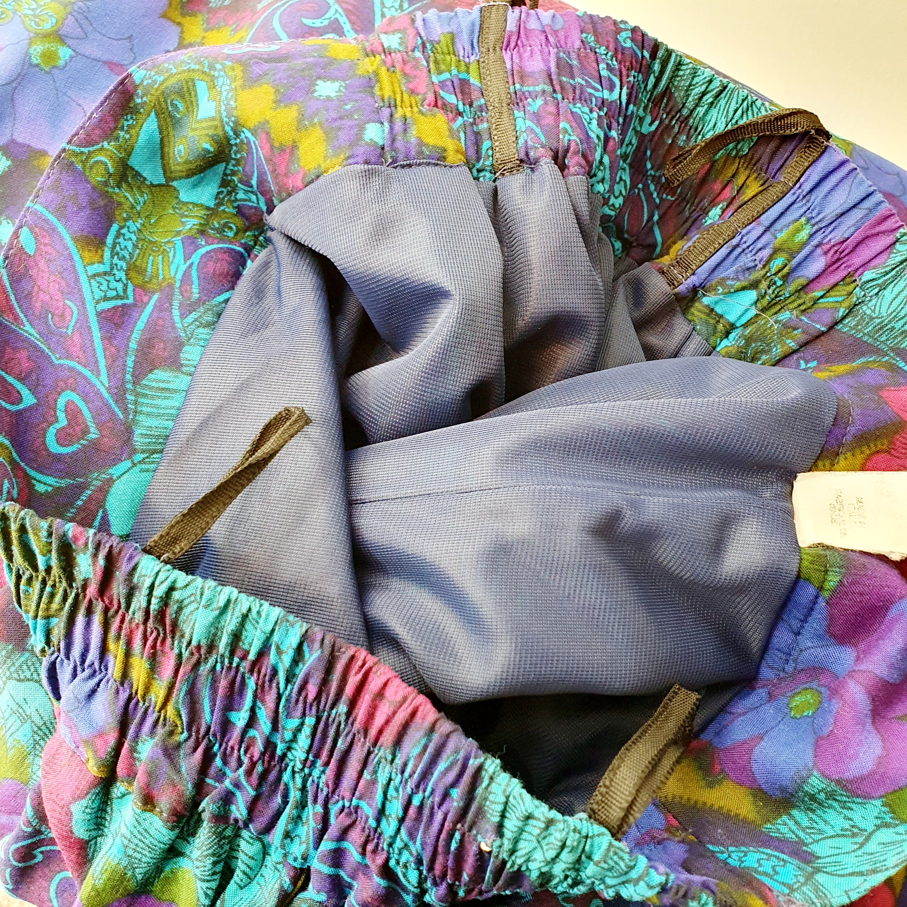 Italian viscose skirt from the 90s, waist 75-85cm, size 38-40