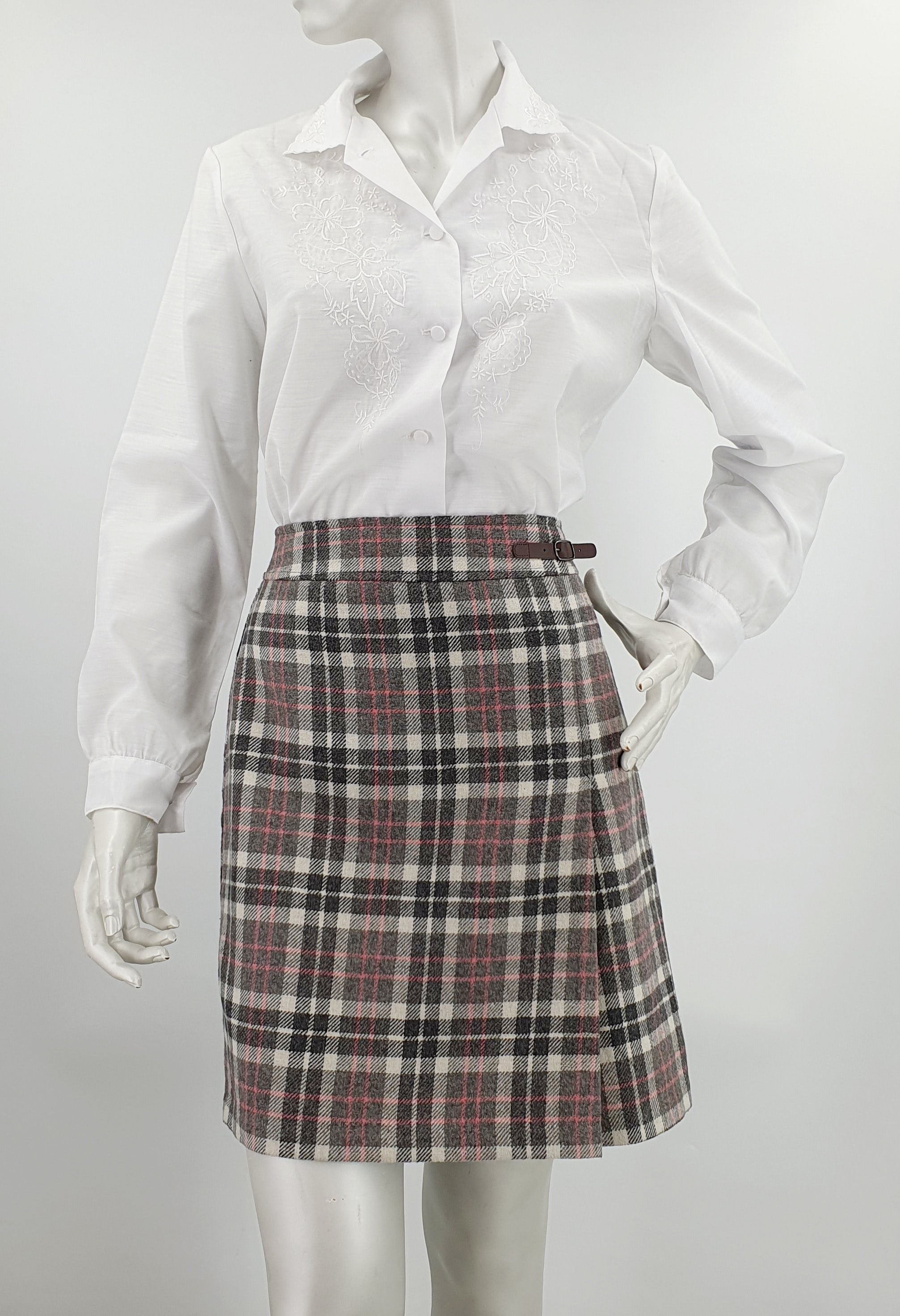 Park Lane, short checked skirt from the 2000s, belt 70cm, size 34
